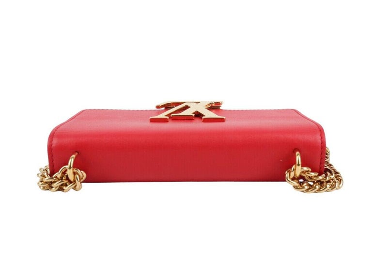 Louis Vuitton woman Lv Louis chain clutch bag red color  Louis vuitton bag,  Bags designer fashion, Louis vuitton