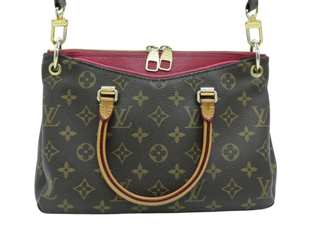 A Pallas BB Tote, Shoulder or crossbody bag for sale by Louis Vuitton in monogram print. This preloved one is in very good condition with some of the hardware tarnished, do look at photos.
BRAND	
Louis Vuitton

FEATURES	
detachable strap, Monogram
