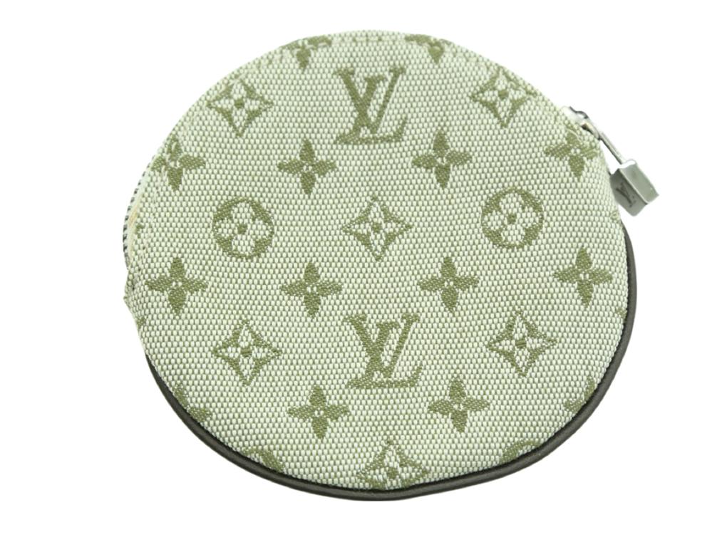 Lovely little Louis Vuitton Porte Monnaie round coin purse for sale. A preloved item in excellent condition.



BRAND	

Louis Vuitton



FEATURES	

butterfly motif patch, internal logo stamp, top zip fastening



MATERIAL	

Canvas,