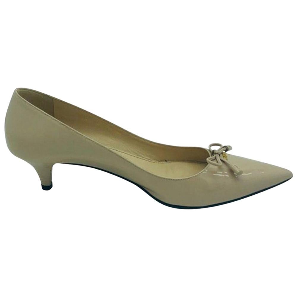 Womens Designer Prada Low Heel Pointed Court Shoe - 39 For Sale