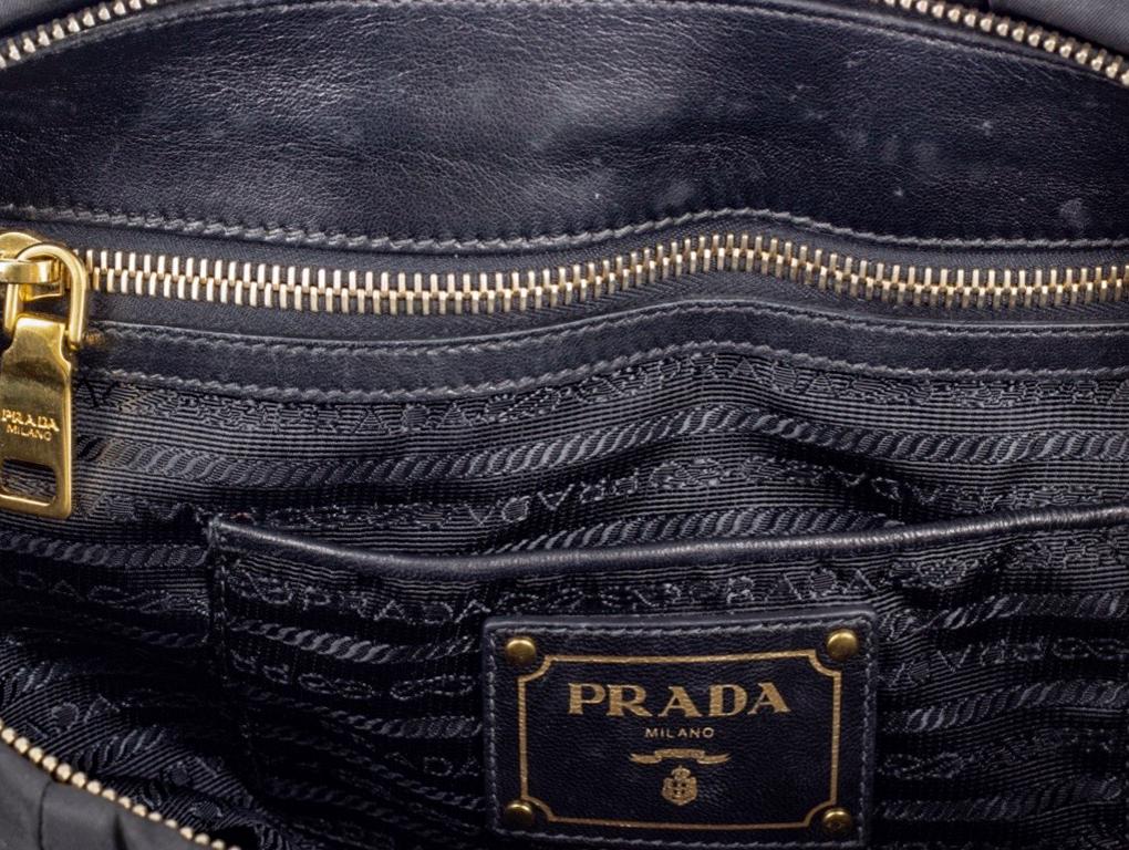 Designer PRADA NYLON RUCHED TOTE BAG für Damen im Angebot 5