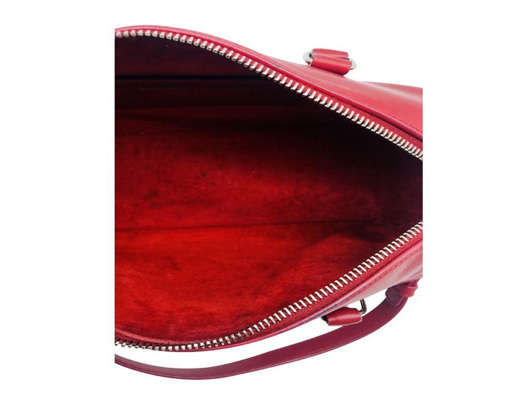 Womens Designer SAINT LAURENT Classic Baby Duffle Red Leather Handbag For Sale 4