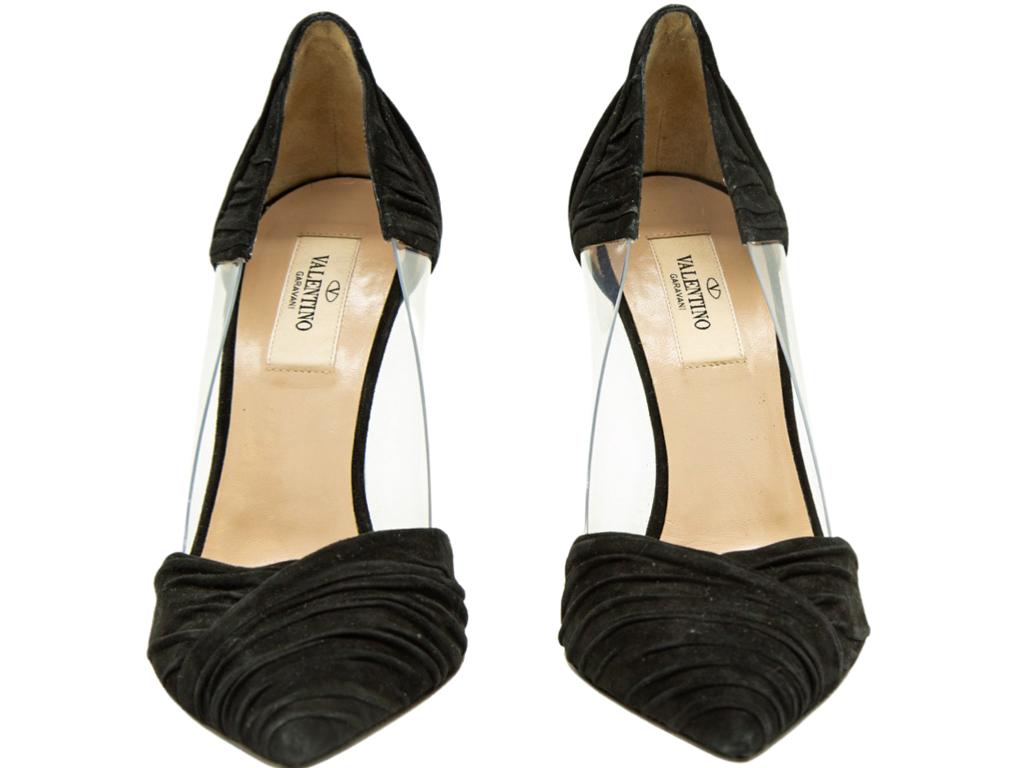 What a superb pair of heels from Valentino. The clear next to the Suede is just exquisite. A preloved pair in Very Good condition.
BRAND	
Valentino

FEATURES	
Clear, High heel, Pointed Toe

MATERIAL	
Suede

COLOUR	
Black

ACCESSORIES	
Shoes