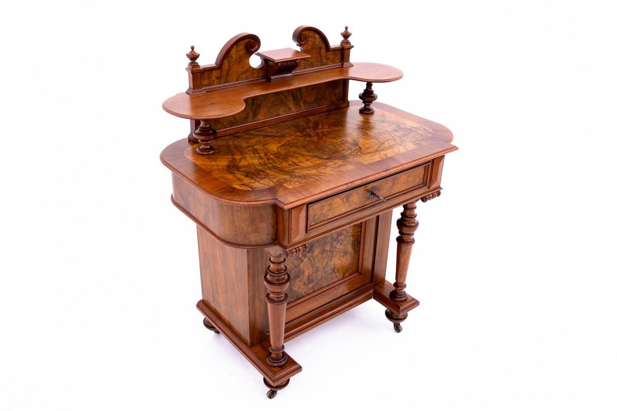Women's eclectic desk, Northern Europe, circa 1860. After renovation. For Sale 6