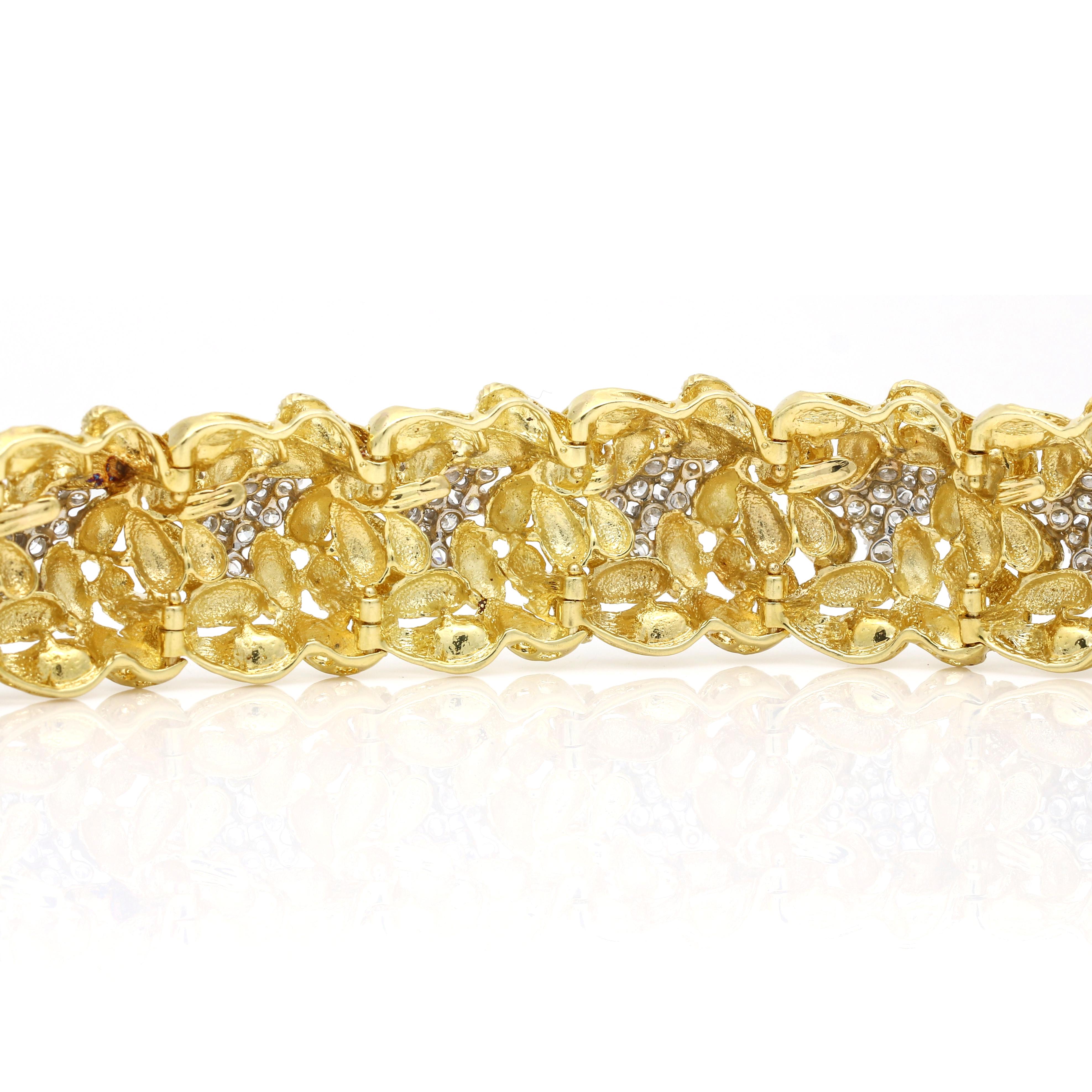 Round Cut Women's Midcentury Diamond Statement Link Bracelet in 18k Yellow Gold