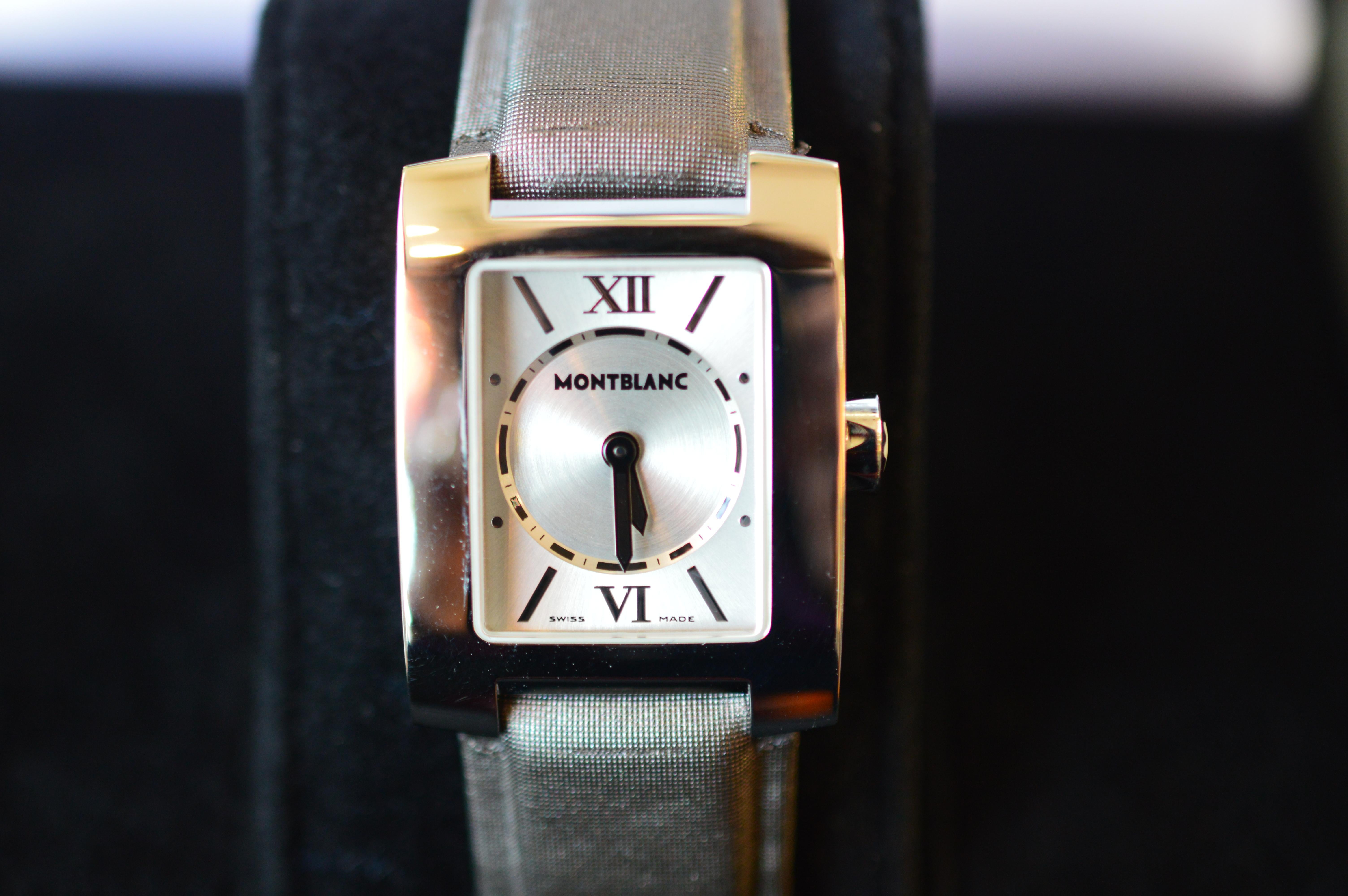 Montre-bracelet Montblanc à profil en acier inoxydable pour femme en vente 1
