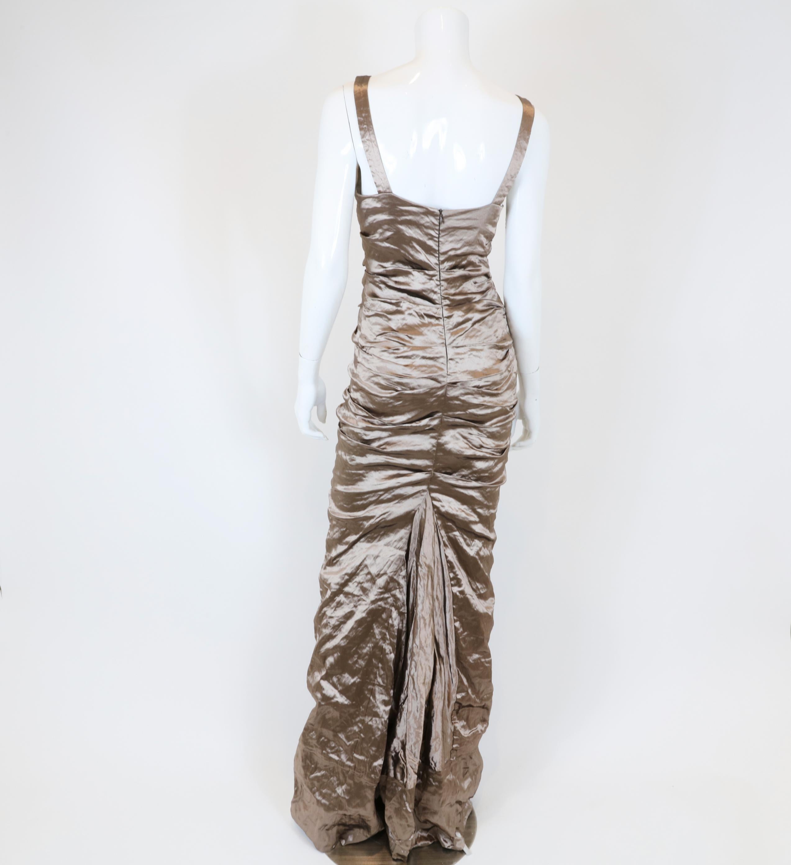 New with tags!
Sleeveless gown