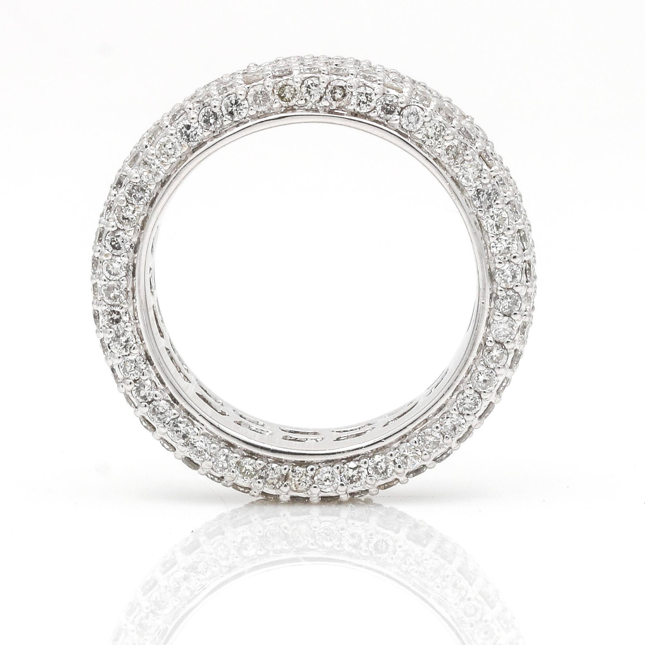Damen Eternity-Ring aus 14 Karat Weißgold mit Pavé-Diamant 3,59 Karat im Zustand „Neu“ im Angebot in Boca Raton, FL