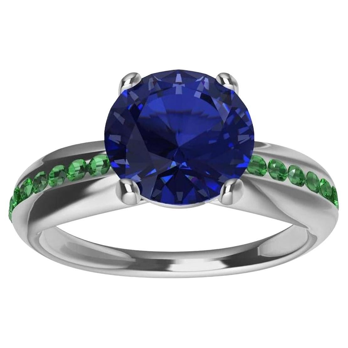 Bague cocktail en platine avec saphir bleu 1,55 carat et tsavorites pour femmes