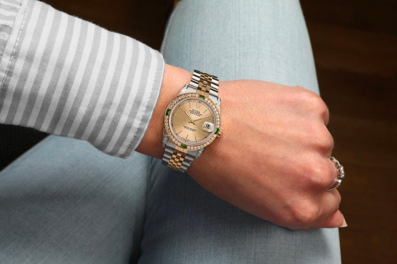 Women's Rolex 31mm Datejust Champagne Dial Diamond and Emerald Bezel Watch

We take great pride in presenting this timepiece, which is in impeccable condition, having undergone professional polishing and servicing to maintain its pristine