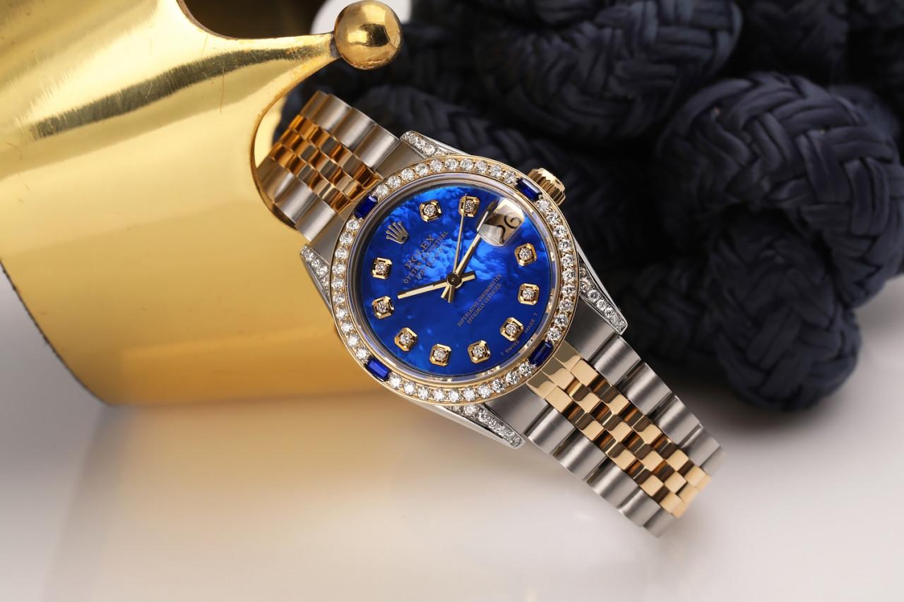 Rolex Datejust zweifarbige Jubiläums-Uhr mit blauem beschichtetem MOP-Diamant-Zifferblatt 68273 im Zustand „Hervorragend“ im Angebot in New York, NY