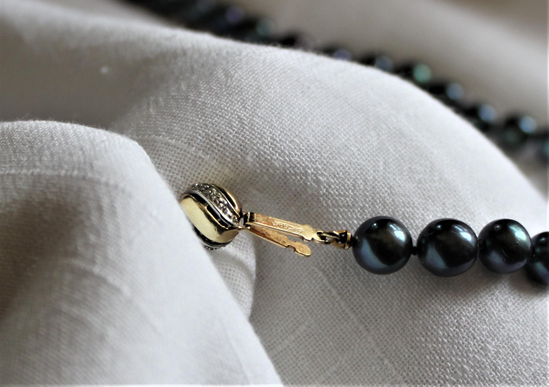 Schwarze Tahiti-Perlenkette für Damen mit Kugelverschluss aus 14 Karat Gold (Barock) im Angebot