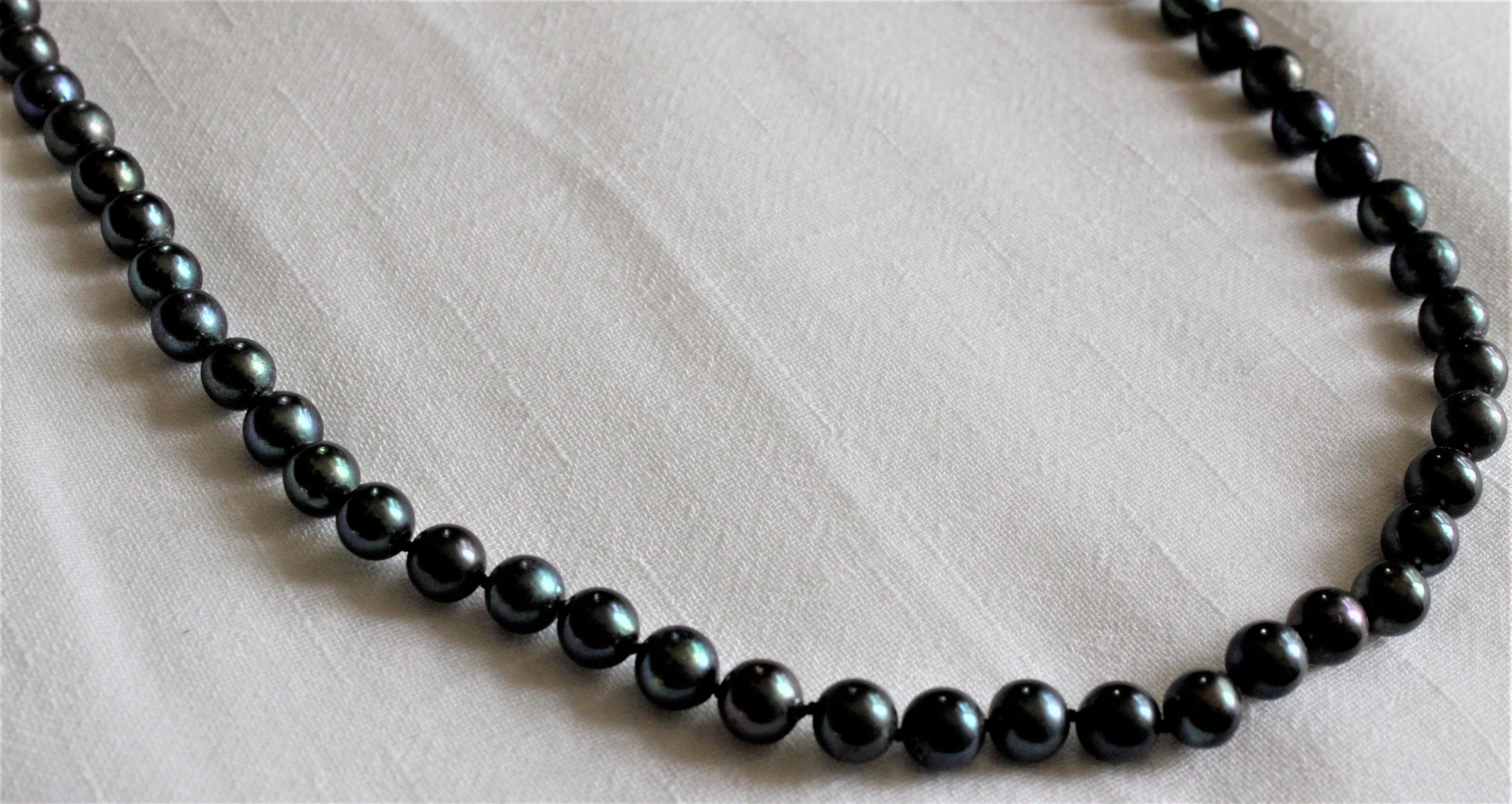 Italian Women's Tahitian Black Pearl Necklace with a 14 Karat Gold Ball Clasp For Sale