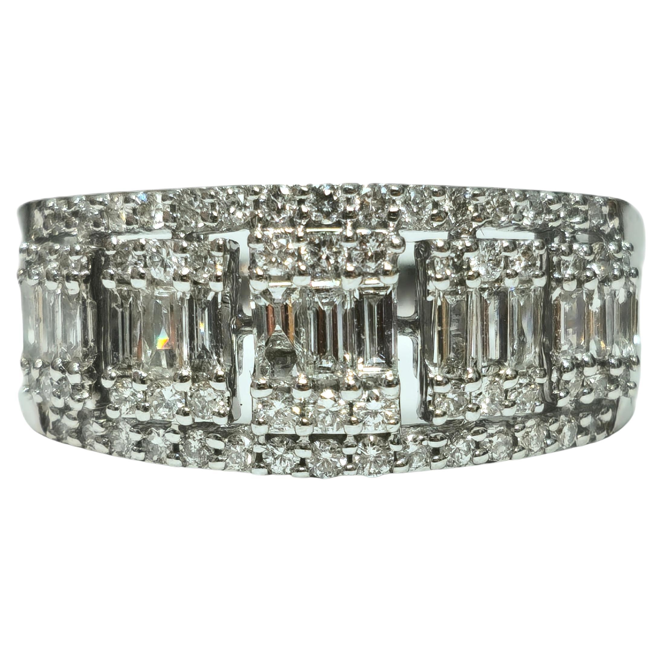 Womens, Vintage 1.35ct Diamonds in 14k White Gold Ring For Sale
