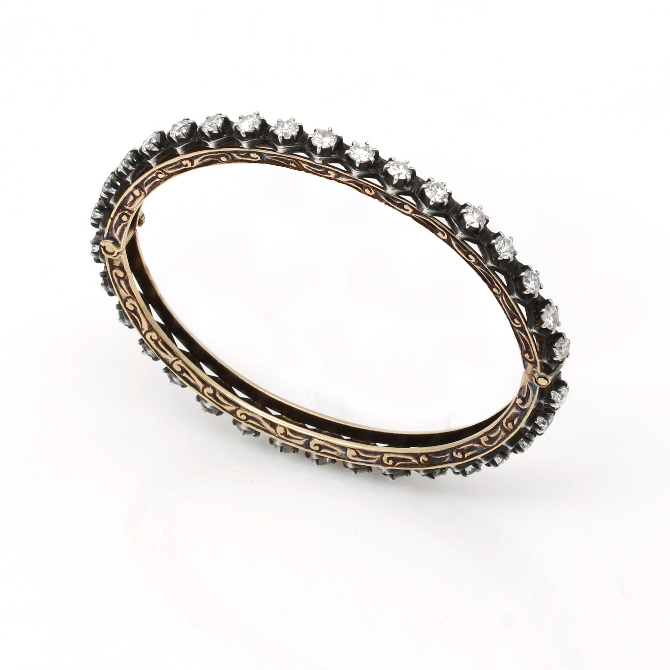 Women's Vintage Bracelet 4.25cttw Diamond Hinged Bangle 18k Gold For Sale 1