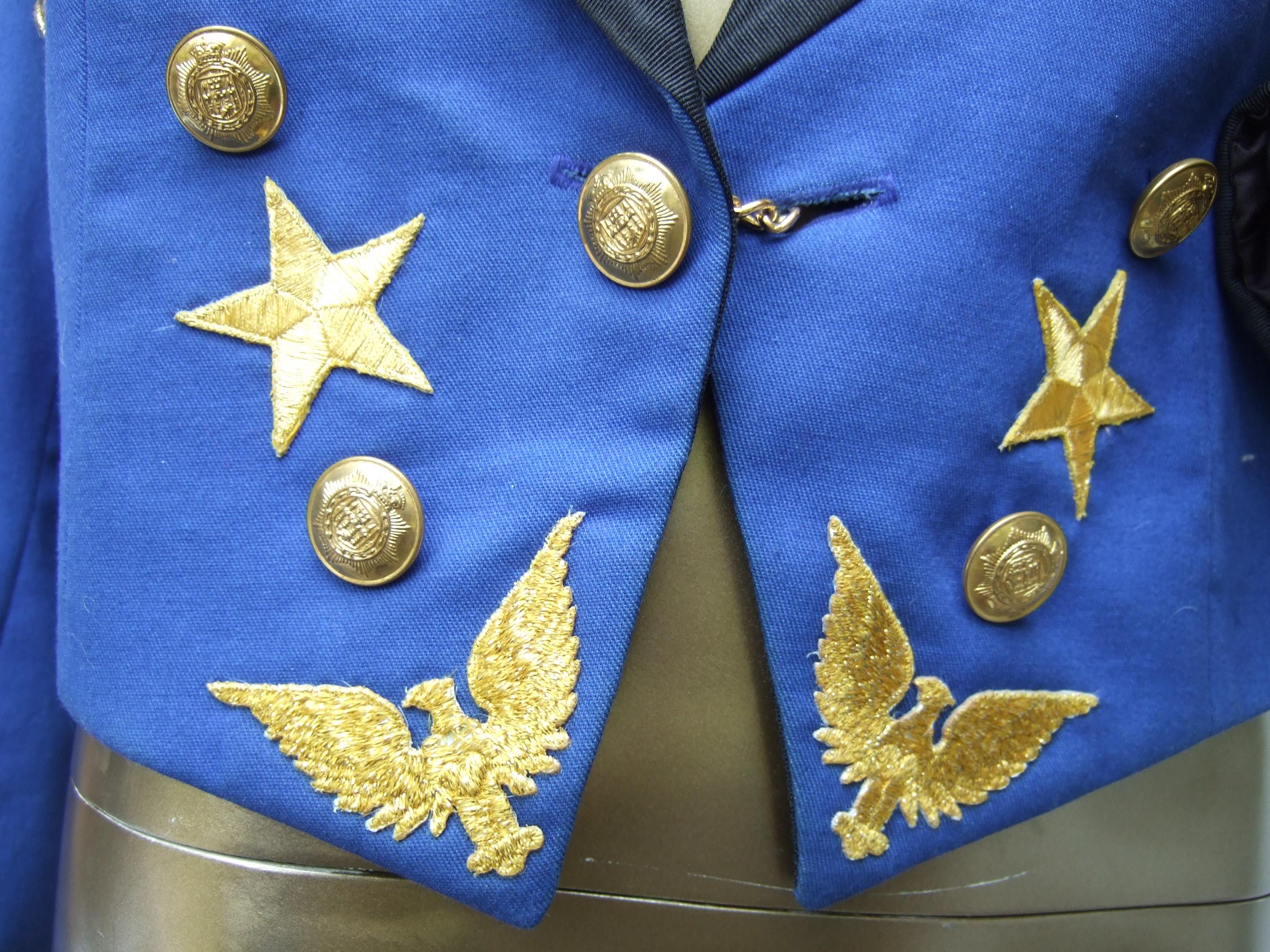 Damen Vintage Military Inspired Cropped Medallion Jacke Beverly Hills c 1980s im Angebot 5