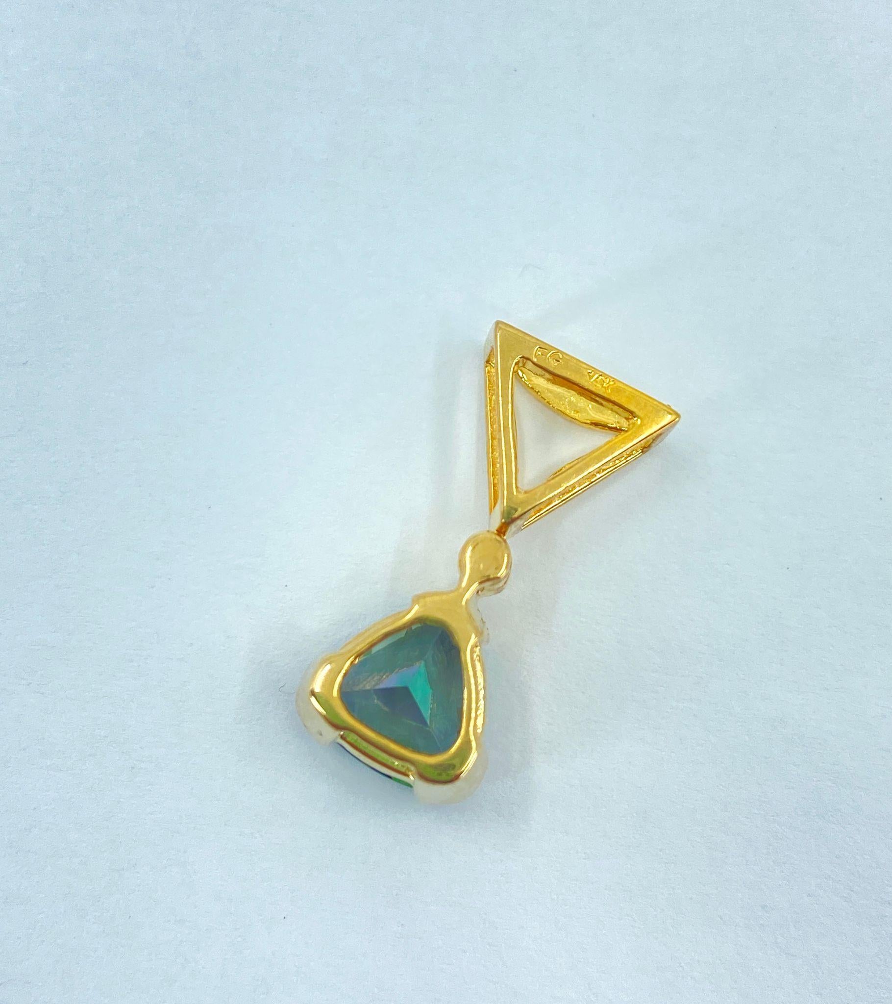 Womens Vintage Topaz and Diamond Gold Pendant In Excellent Condition For Sale In Miami, FL