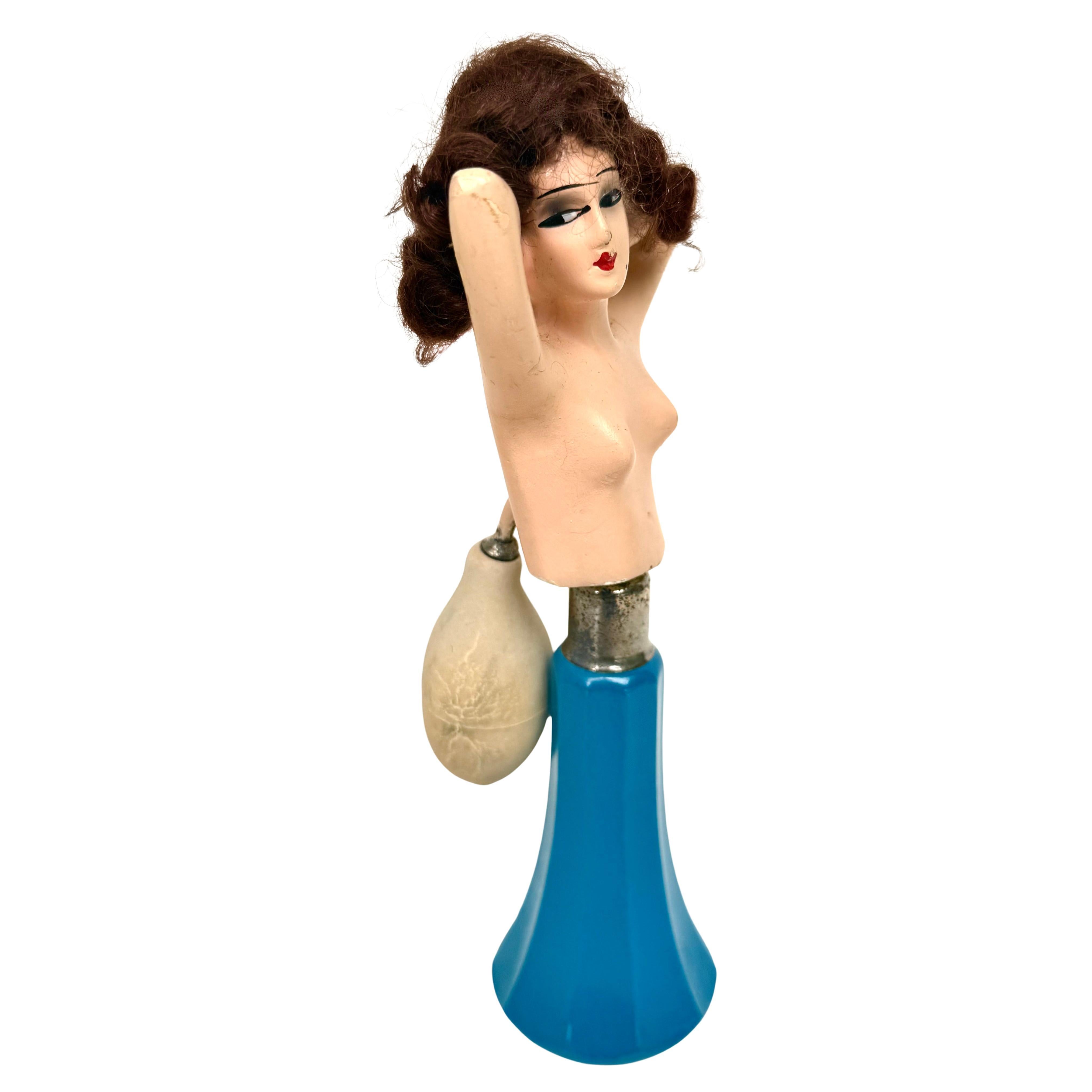 Bottiglia di profumo Art Deco "Wonder Girl". New York, 1923 circa in vendita