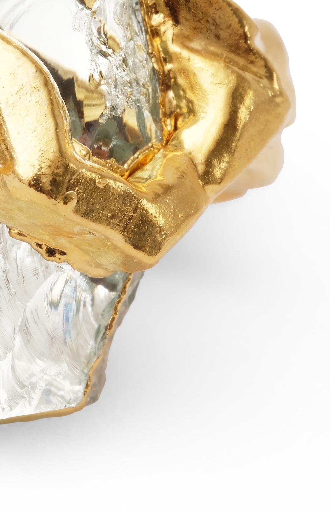 Anello Wonder Sapiens 13 scolpito a mano, bronzo placcato oro 24K di Marion Fillancq
Dimensioni: Ø 1,5 x H 1,5 cm. 
Materiali: bronzo placcato oro 24k e specchio.

Disponibile in diverse misure. Contattateci.

Specchio, specchio sul muro... Scolpito