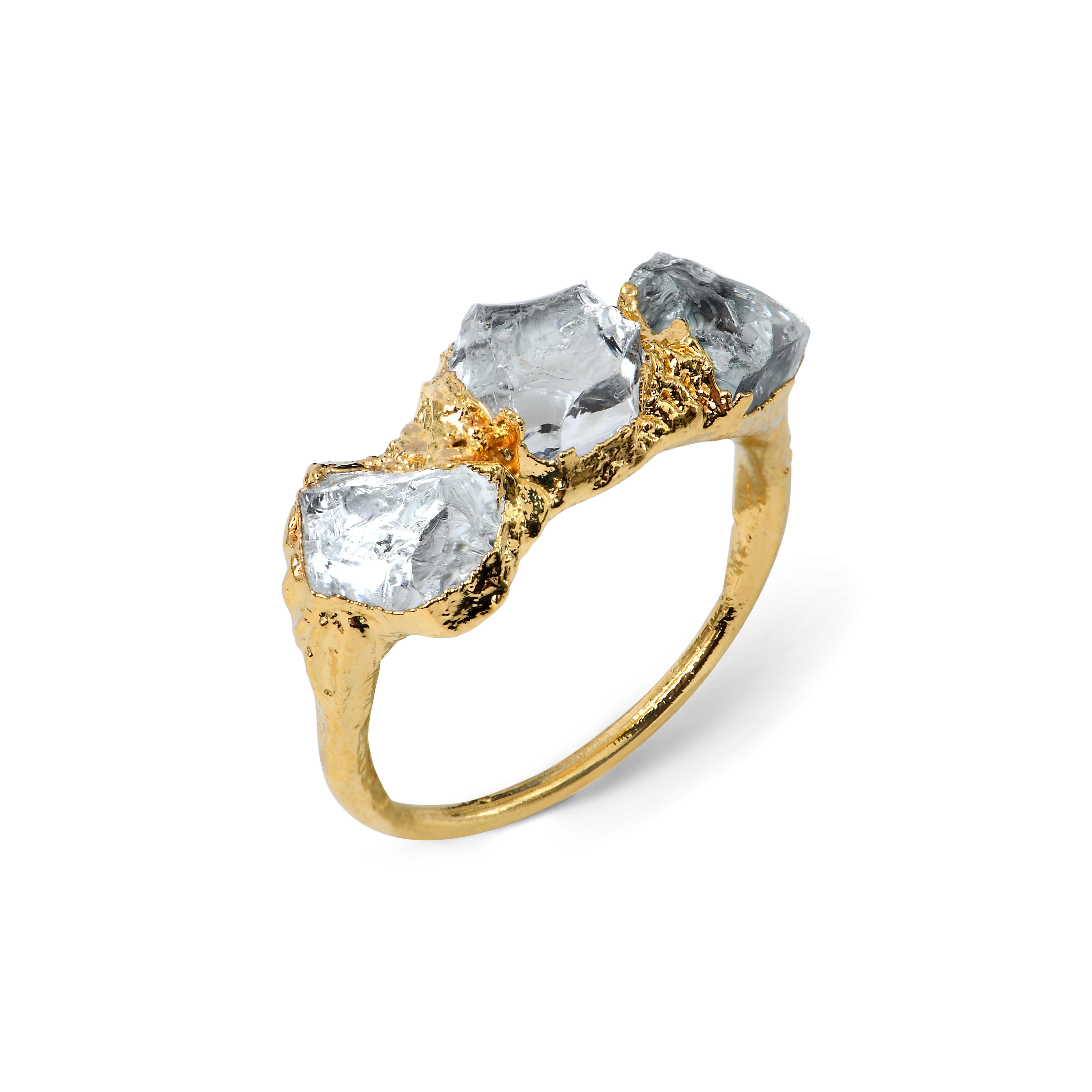 Anello Wonder Sapiens 2 scolpito a mano in bronzo placcato oro 24k di Marion Fillancq
Dimensioni: Ø 1,5 x H 1,5 cm. 
Materiali: bronzo placcato oro 24k e specchio.

Disponibile in diverse misure. Contattateci.

Specchio, specchio sul muro...