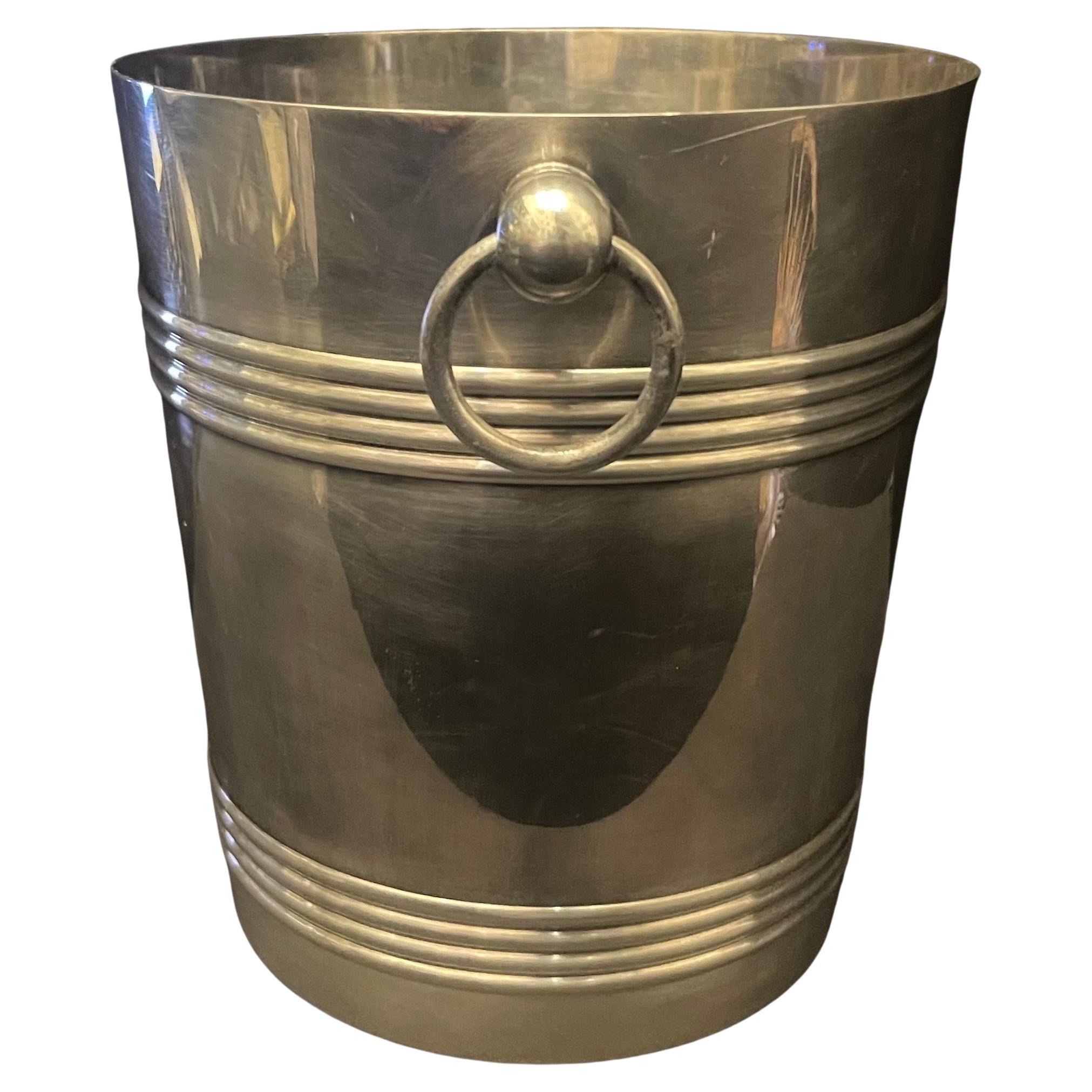 Wunderschöner Christofle Vintage Silvered Biarritz Champagne Ice Bucket GALLIA mit Ring Handel's.
Dieser Champagnerkübel 
