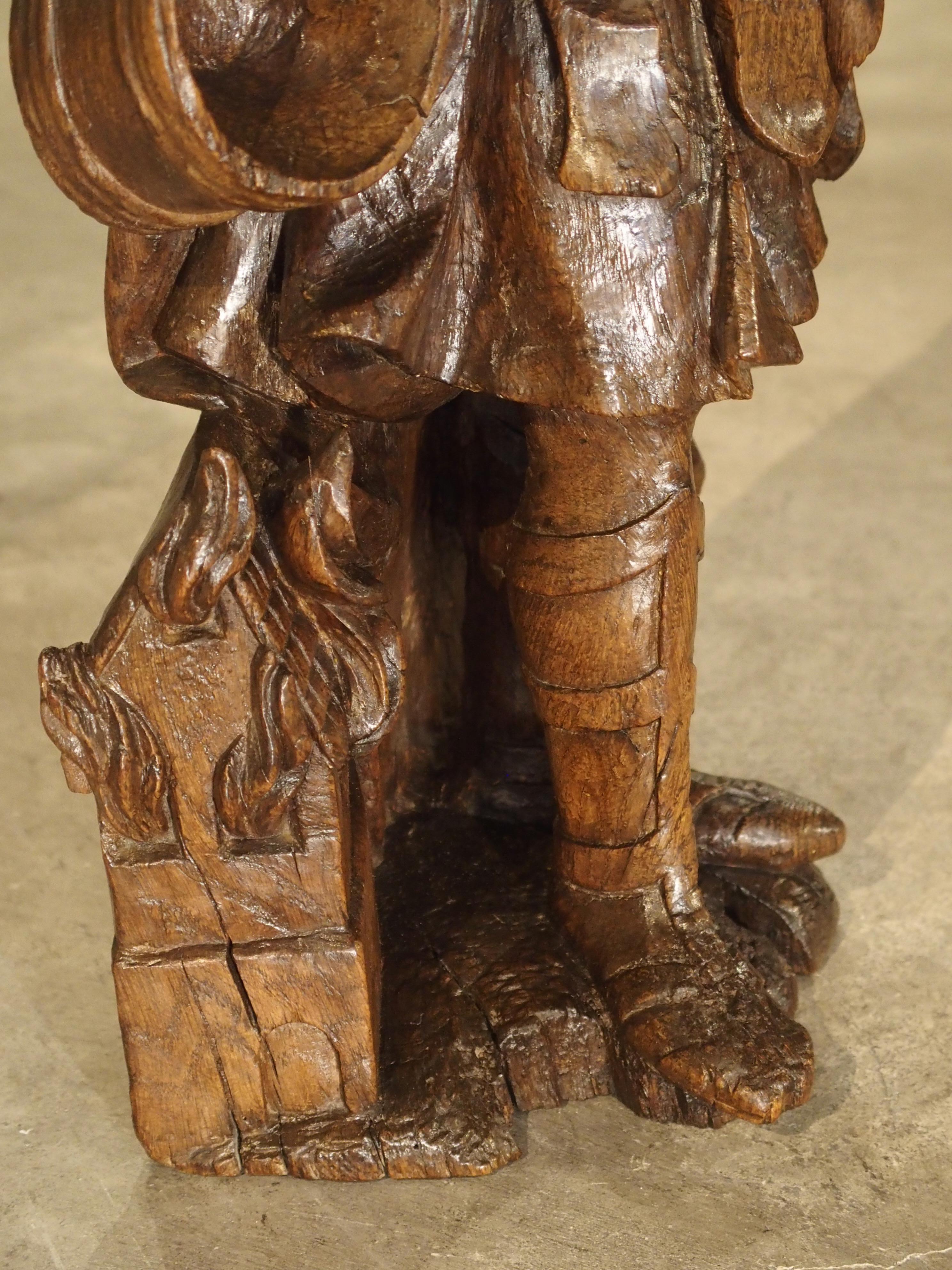 Meravigliosa statua in Oak del XVII secolo di San Floriano, patrono dei vigili del fuoco in vendita 1