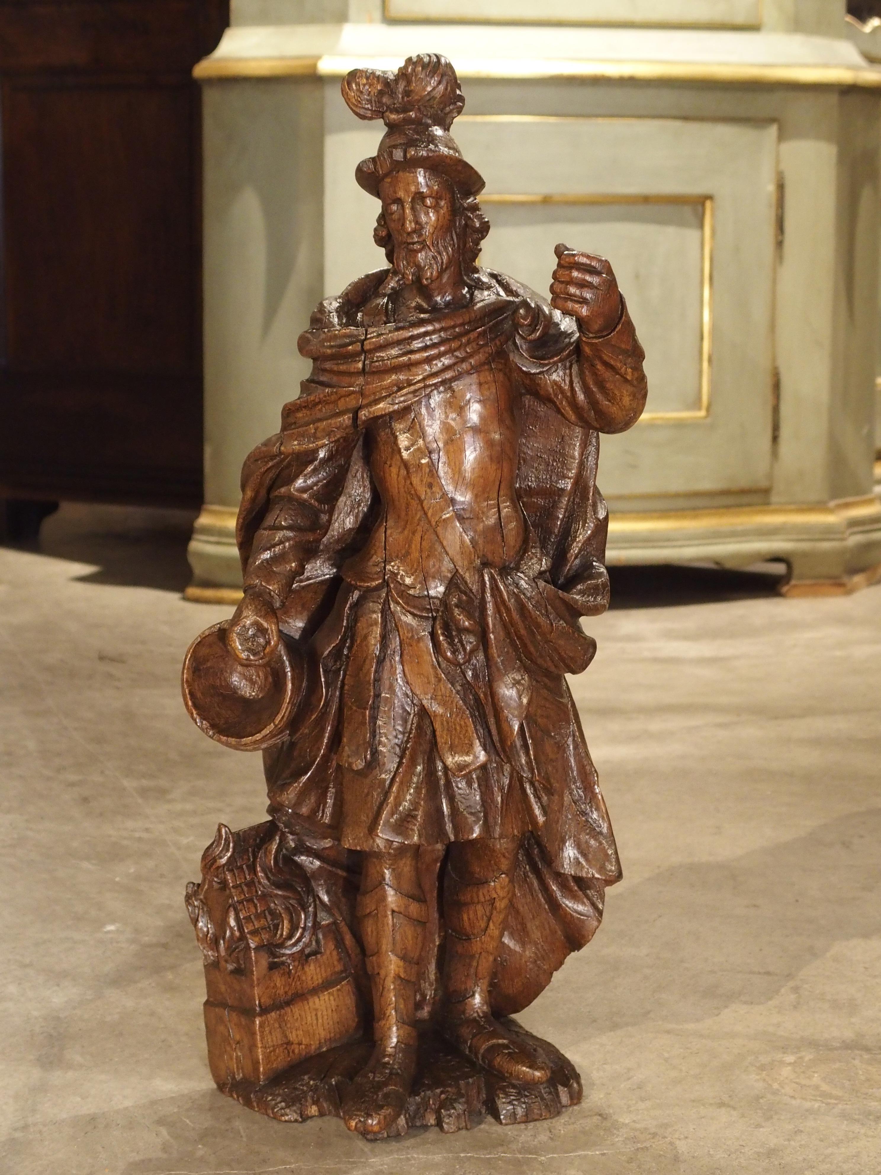 Merveilleuse statue en chêne du XVIIe siècle de Saint Florian, patron des pompiers en vente 5