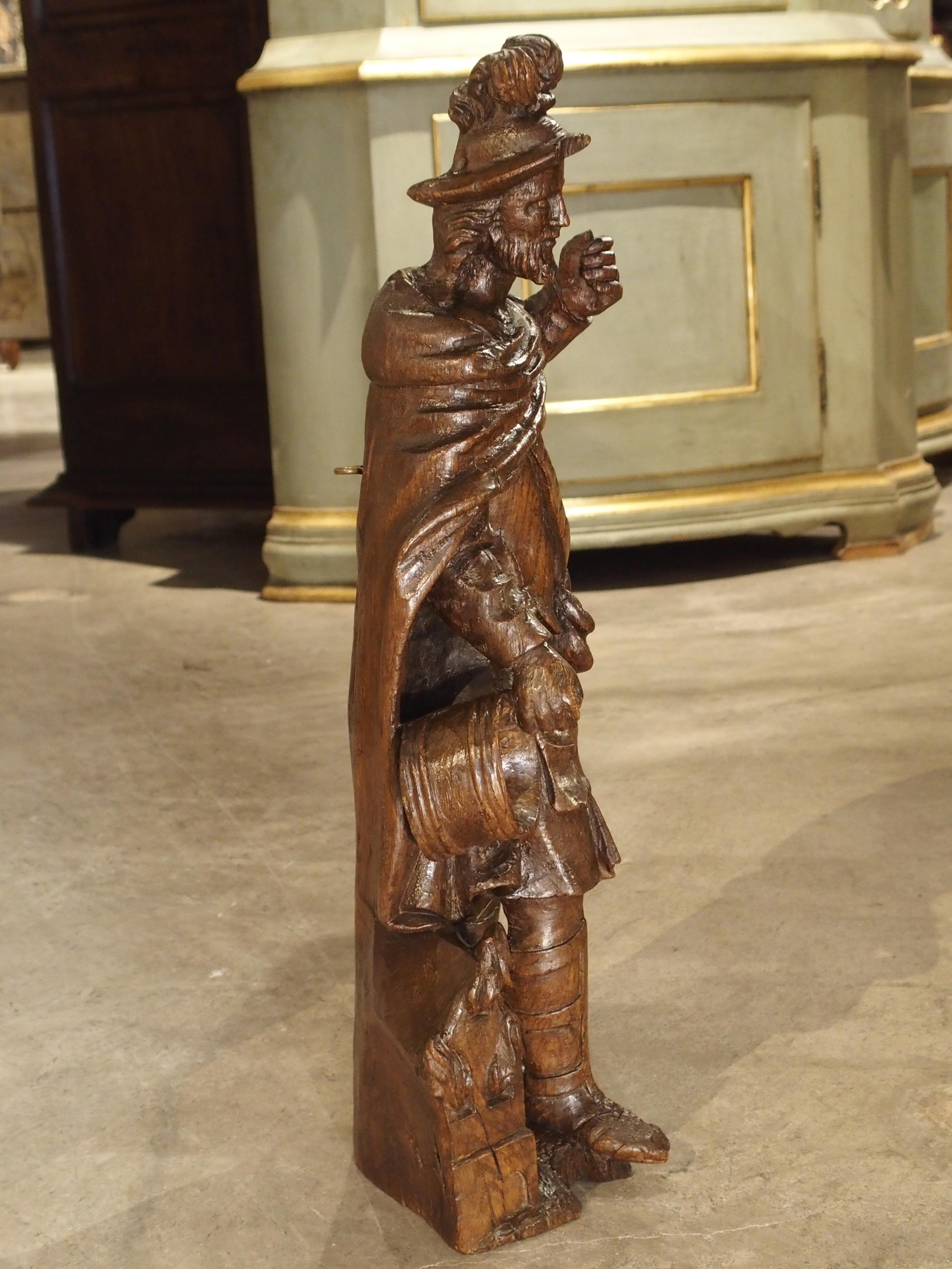 Merveilleuse statue en chêne du XVIIe siècle de Saint Florian, patron des pompiers Bon état - En vente à Dallas, TX