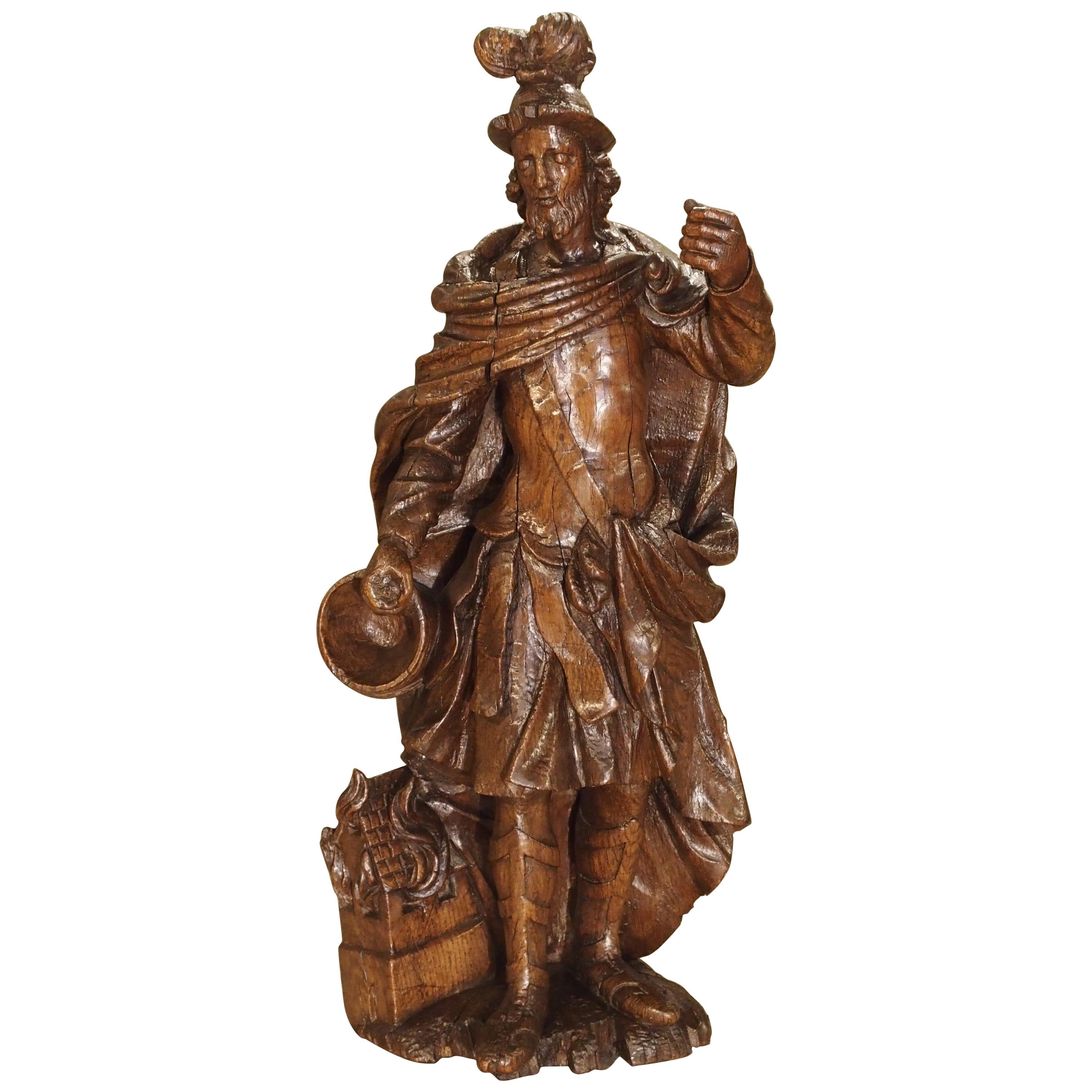Wunderschöne Eichenholzstatue des Heiligen Florian, Schutzpatron der Feuerwehren, aus dem 17. Jahrhundert