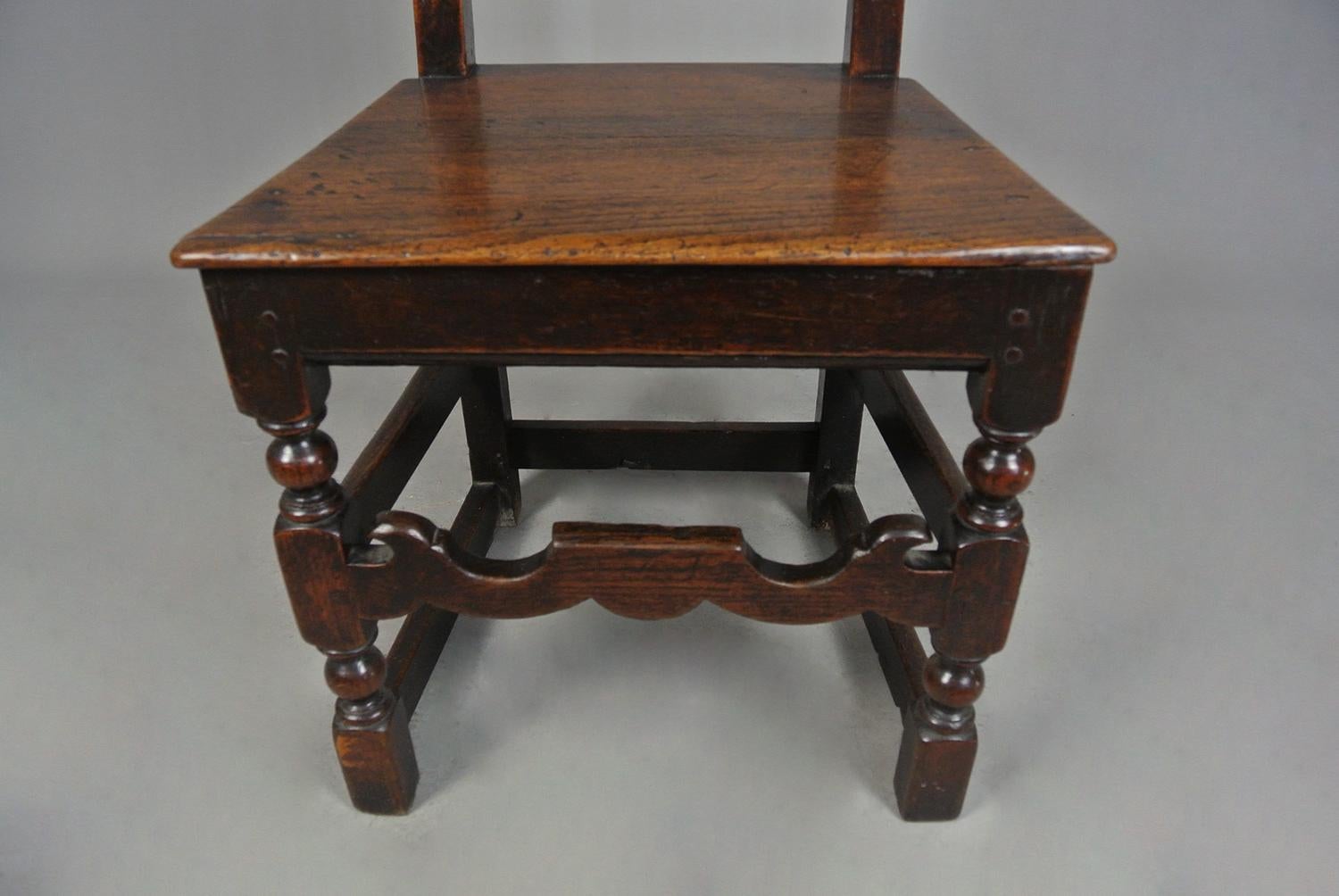 Wonderful 17th Century Welsh Oak Chair - Initialled c. 1660 In Good Condition For Sale In Heathfield, GB
