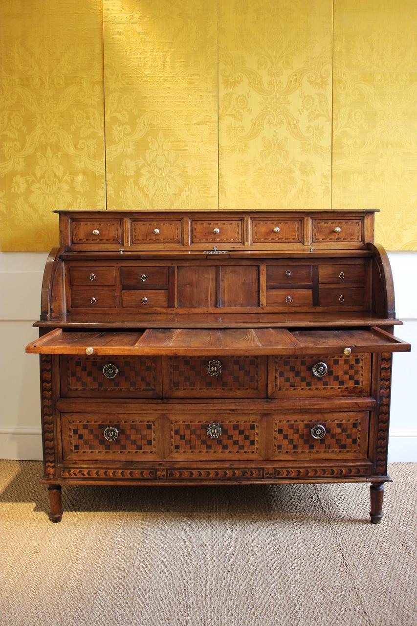Wunderschöner französischer Roll-Top-Schreibtisch des 18. Jahrhunderts (Zylinder-Büro) (Walnuss) im Angebot