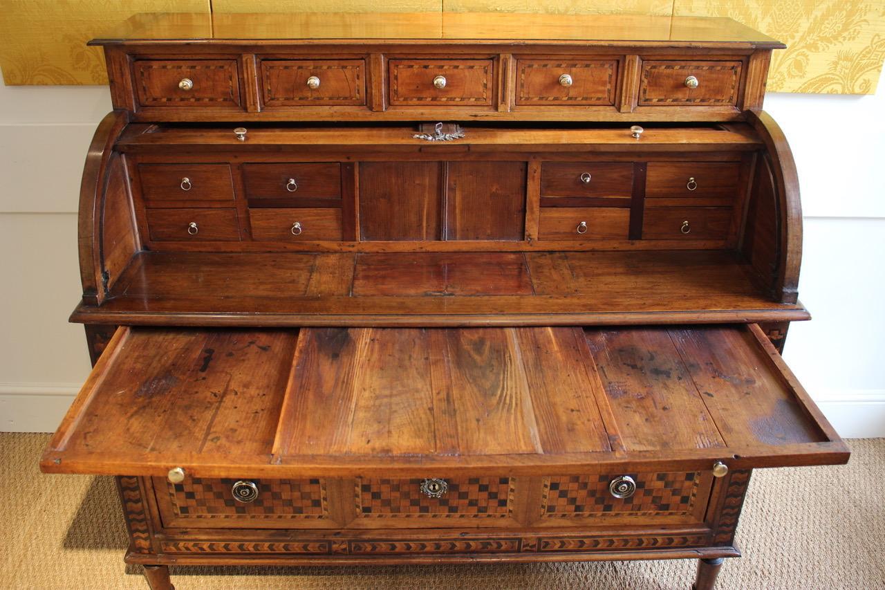 Wunderschöner französischer Roll-Top-Schreibtisch des 18. Jahrhunderts (Zylinder-Büro) im Angebot 2