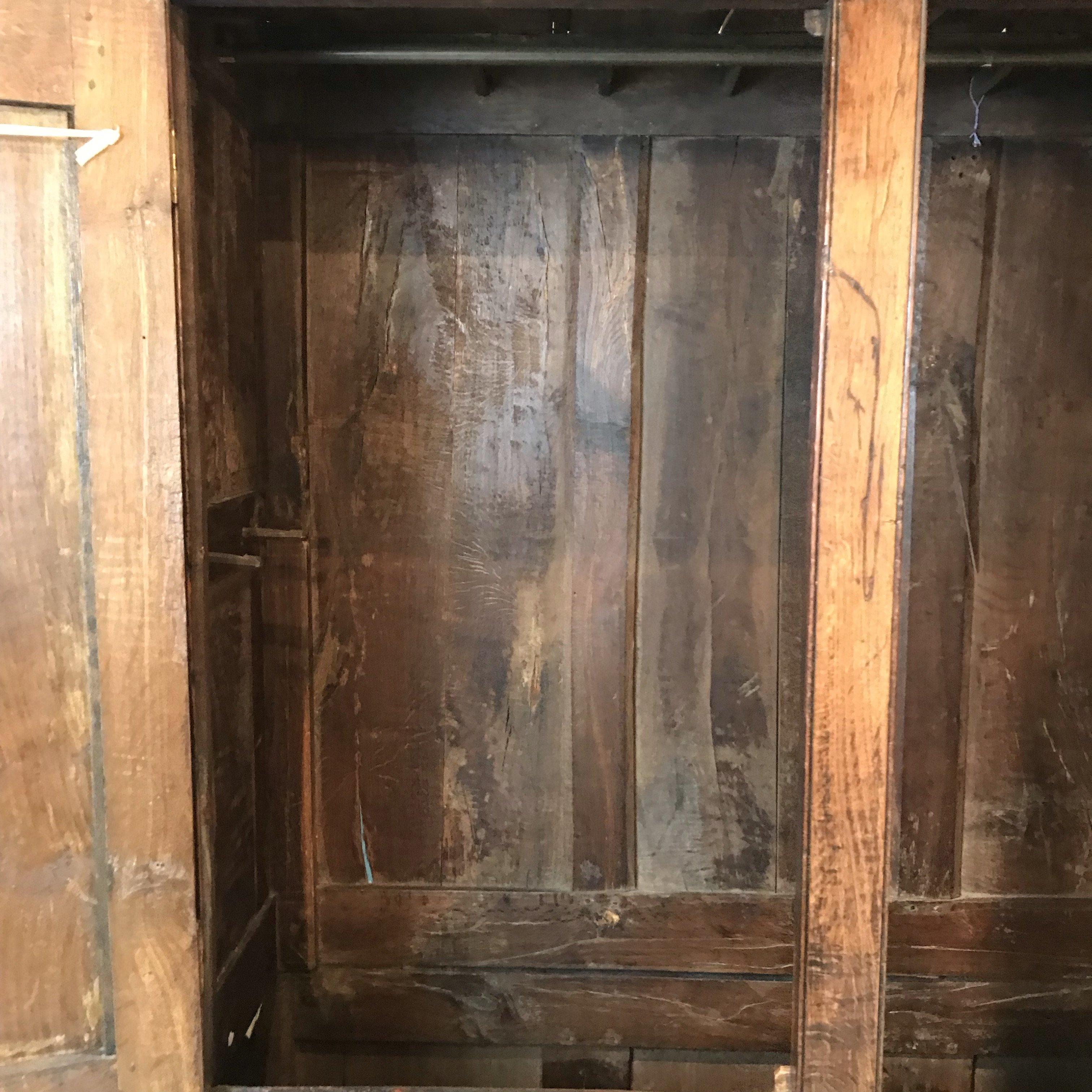 Wonderful 18th Century Oak Welsh Wardrobe Armoire Mud Room Cubby For Sale 5