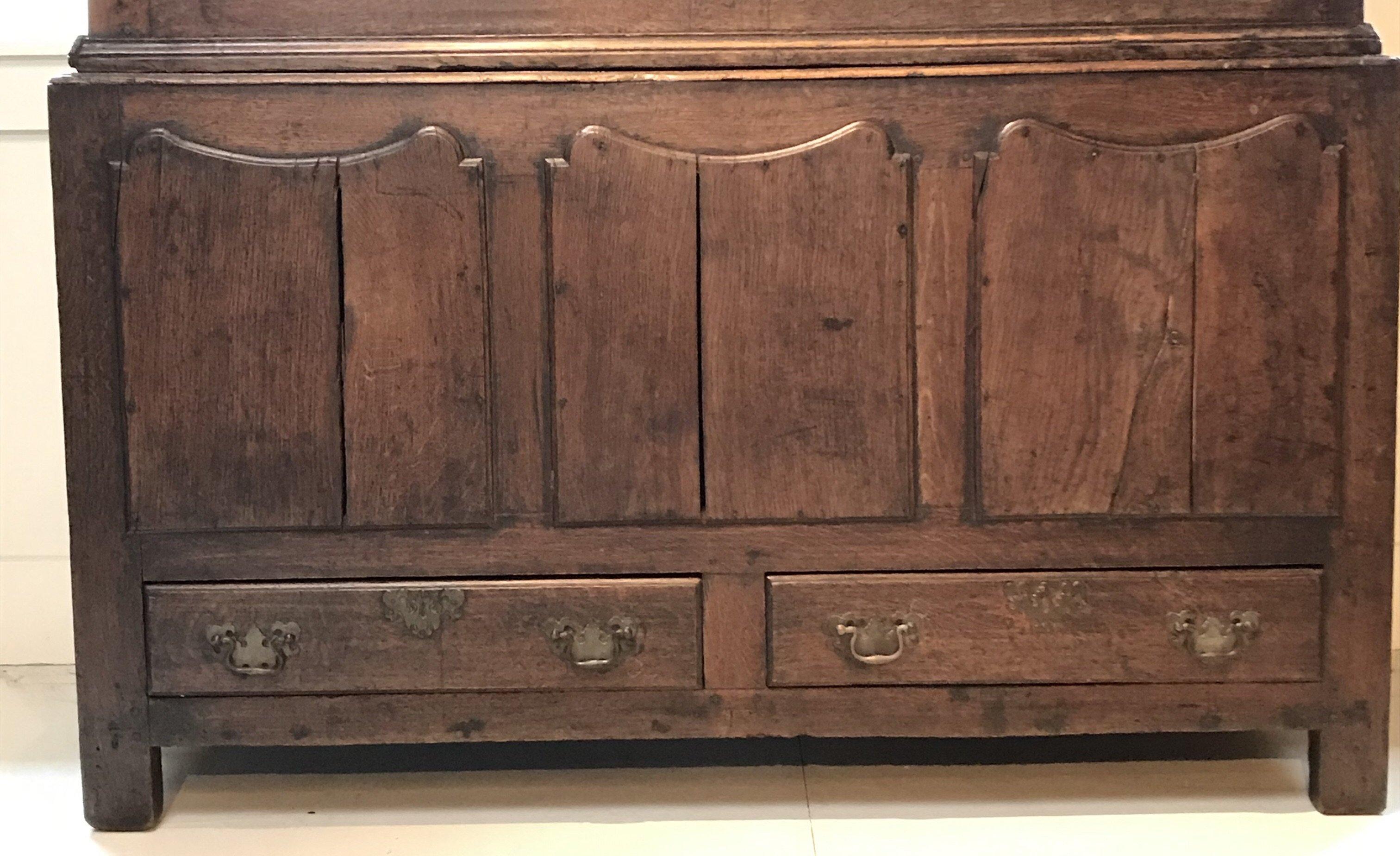 Wunderbare 18. Jahrhundert Oak Welsh Wardrobe Armoire Mud Room Cubby im Zustand „Gut“ im Angebot in Hopewell, NJ