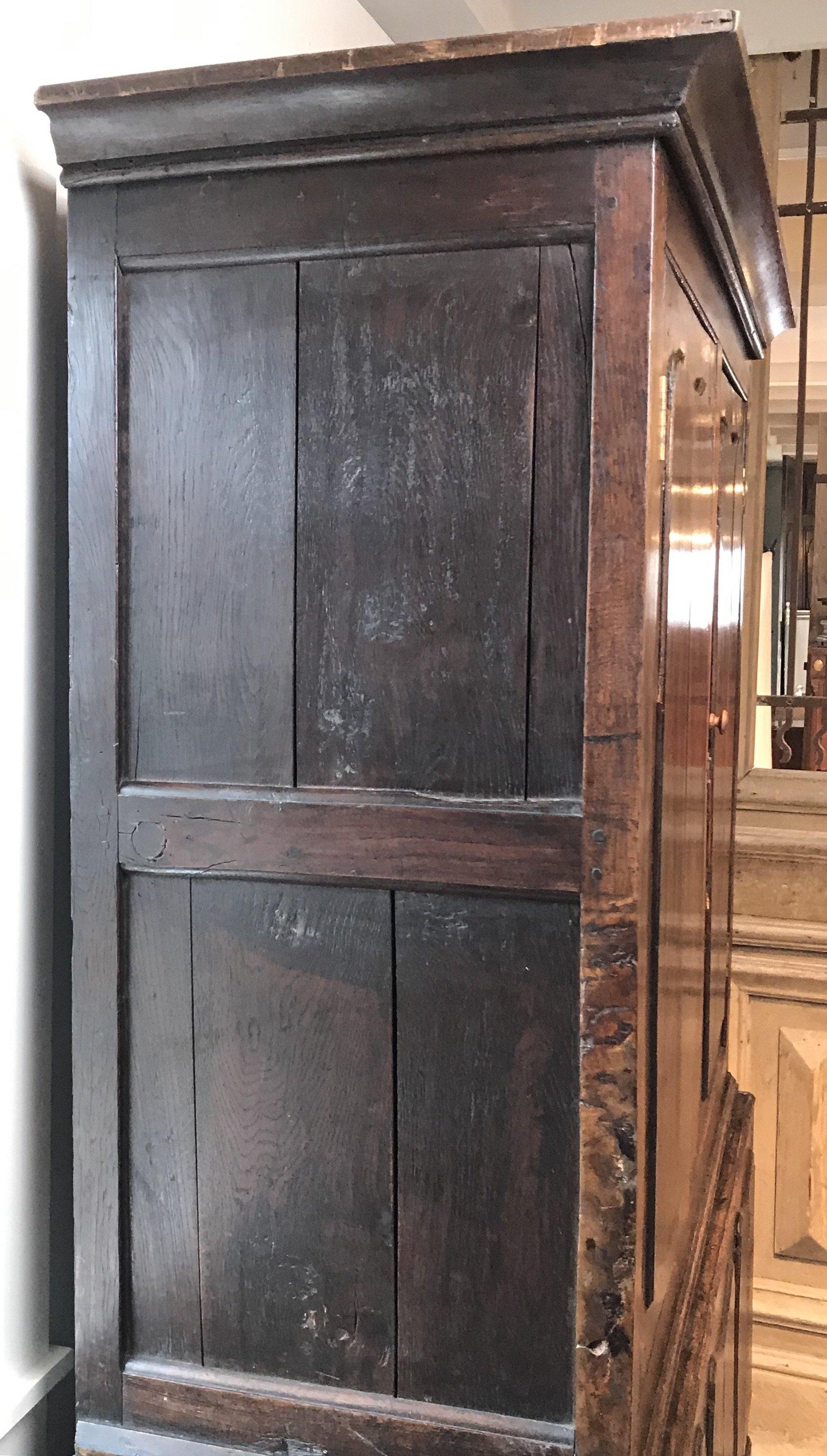 Wunderbare 18. Jahrhundert Oak Welsh Wardrobe Armoire Mud Room Cubby (Spätes 18. Jahrhundert) im Angebot