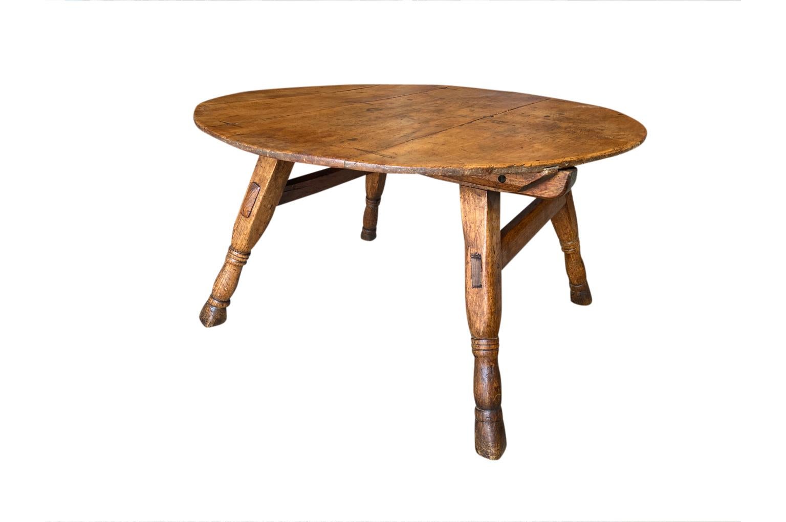 Wonderful 18th Century Swiss Table Vigneron - Wine Tasting Table In Good Condition For Sale In Atlanta, GA