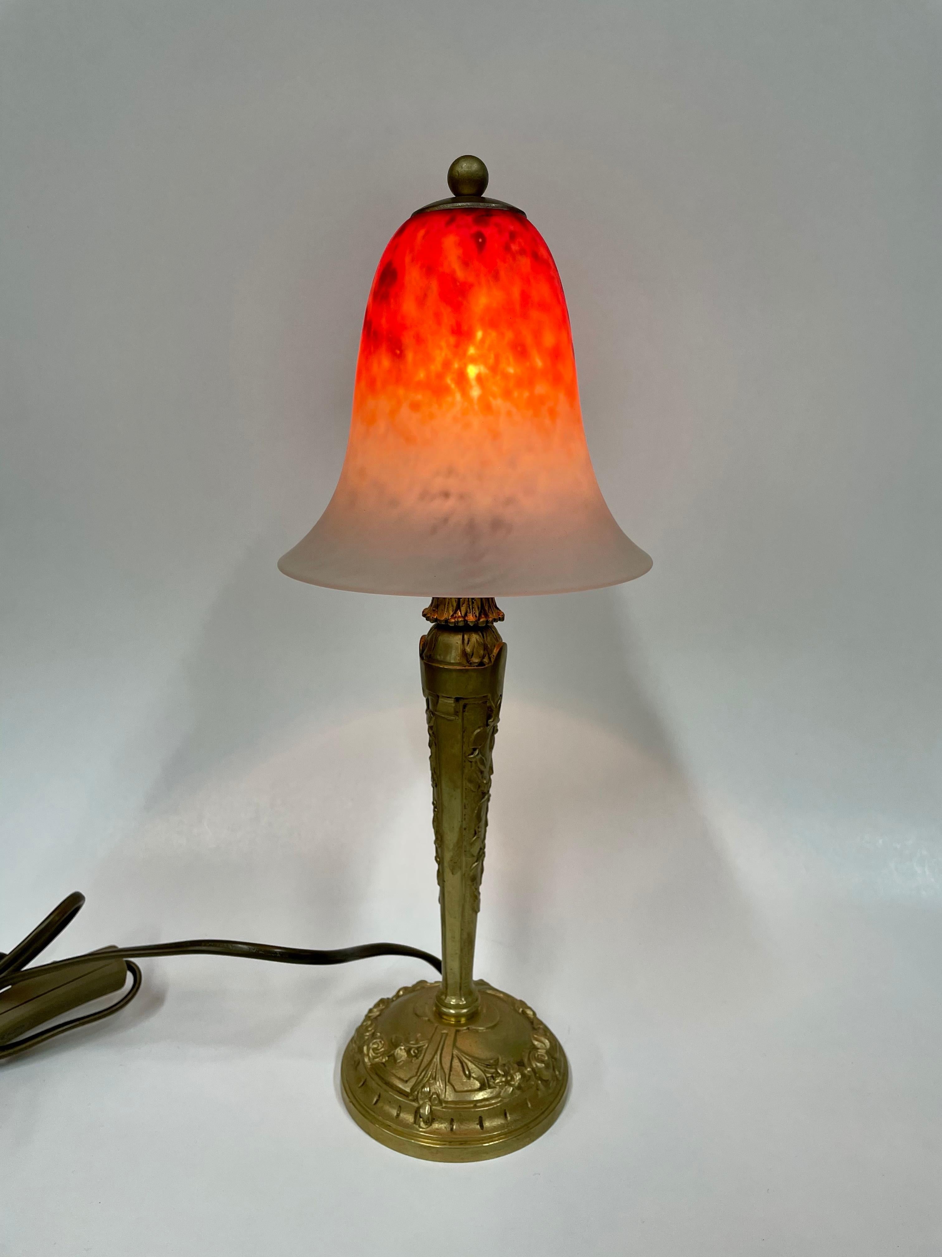 Merveilleuse lampe de table Art Déco française en bronze des années 1920 signée par Charles Schneider en vente 1