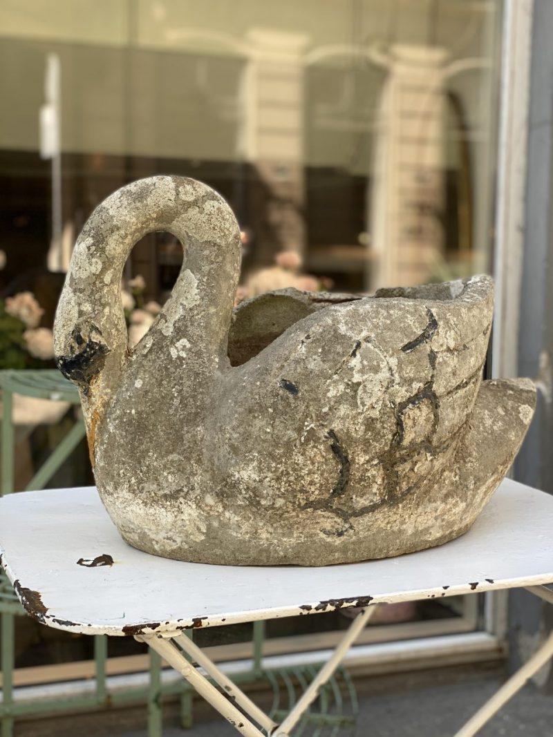 Enchanting mid century French planter / jardiniere, from France. Cast in cement, and shaped as a wonderful swan with an elegant curved neck.

Fantastic genuine weathered patina. Would grace any garden, cottage, conservatory or orangery.

Measures: H