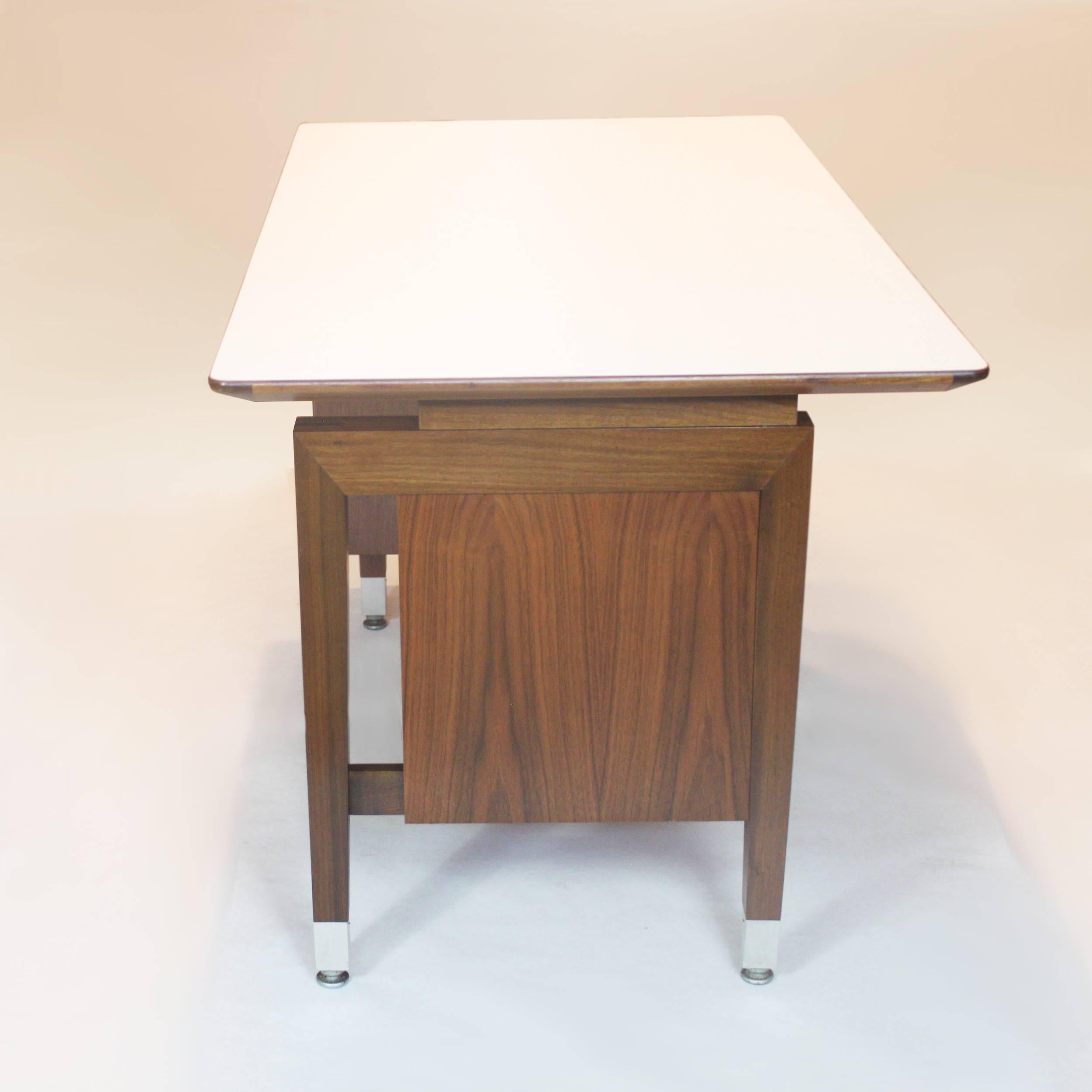 Wonderful, 1960s Mid-Century Modern Walnut Executive Desk by Thonet In Excellent Condition In Lafayette, IN