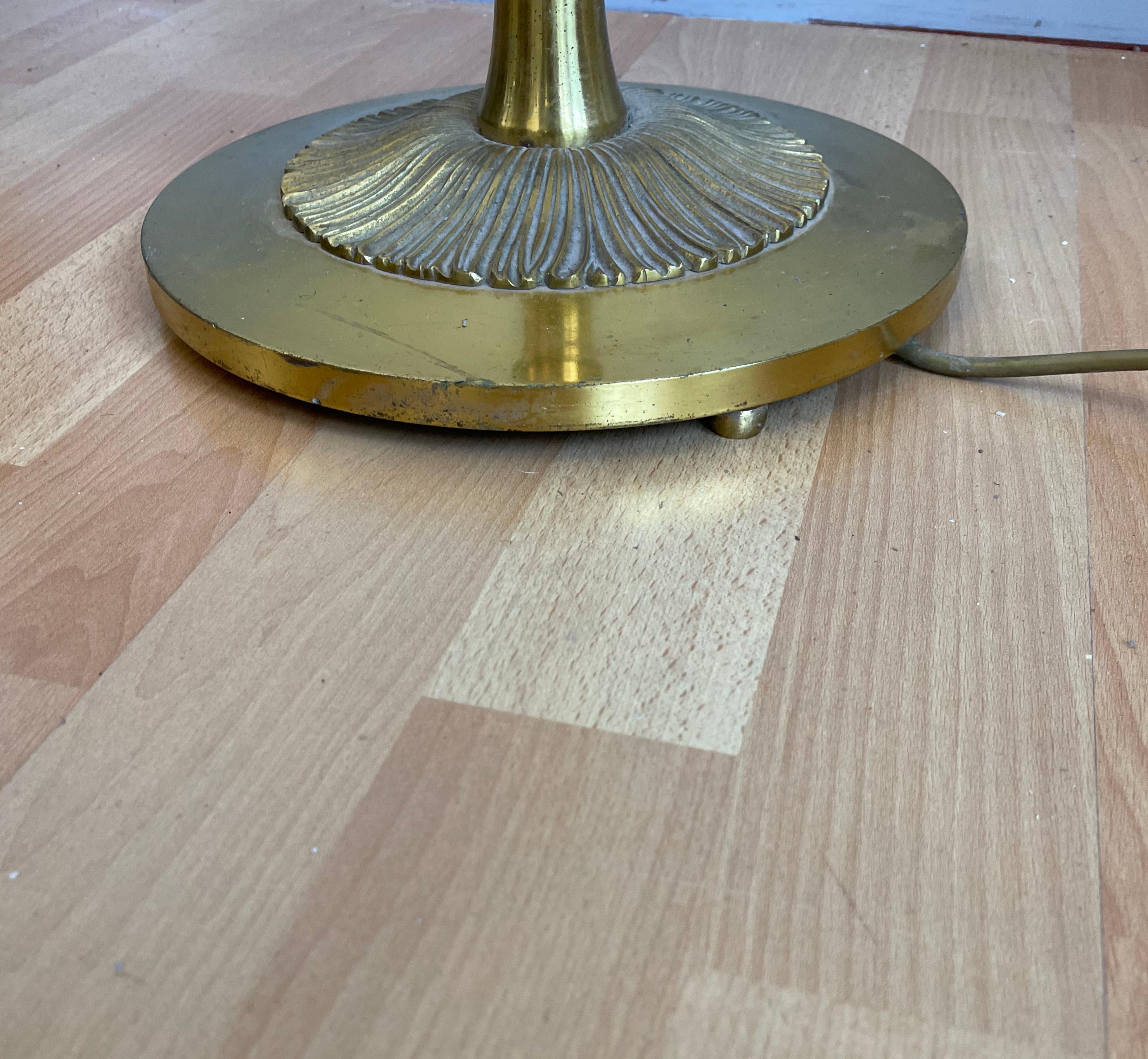 Magnifique lampadaire en bronze doré de la Maison Bagus attribué à 1970, motif de palmier en vente 9