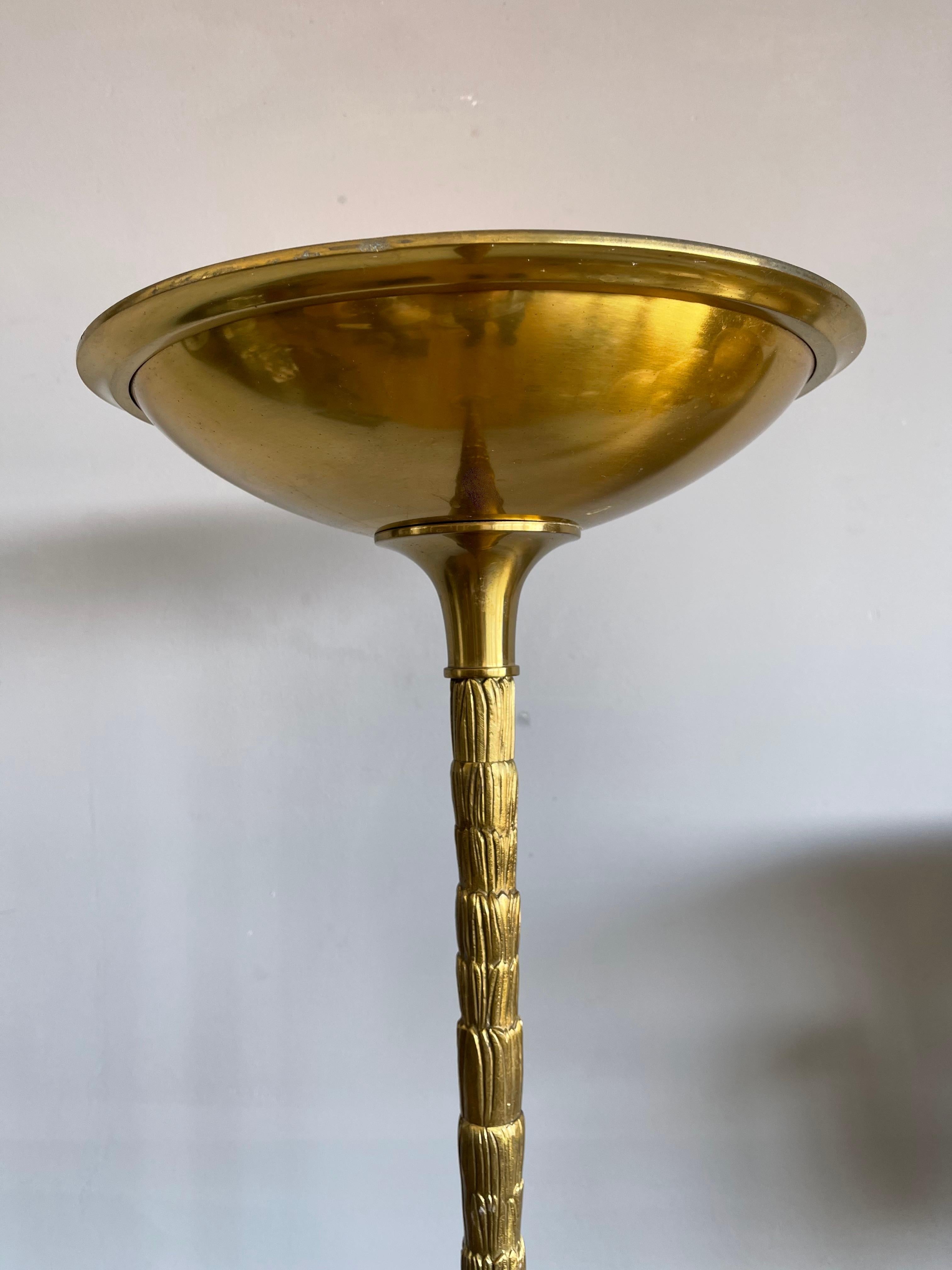 Fait main Magnifique lampadaire en bronze doré de la Maison Bagus attribué à 1970, motif de palmier en vente