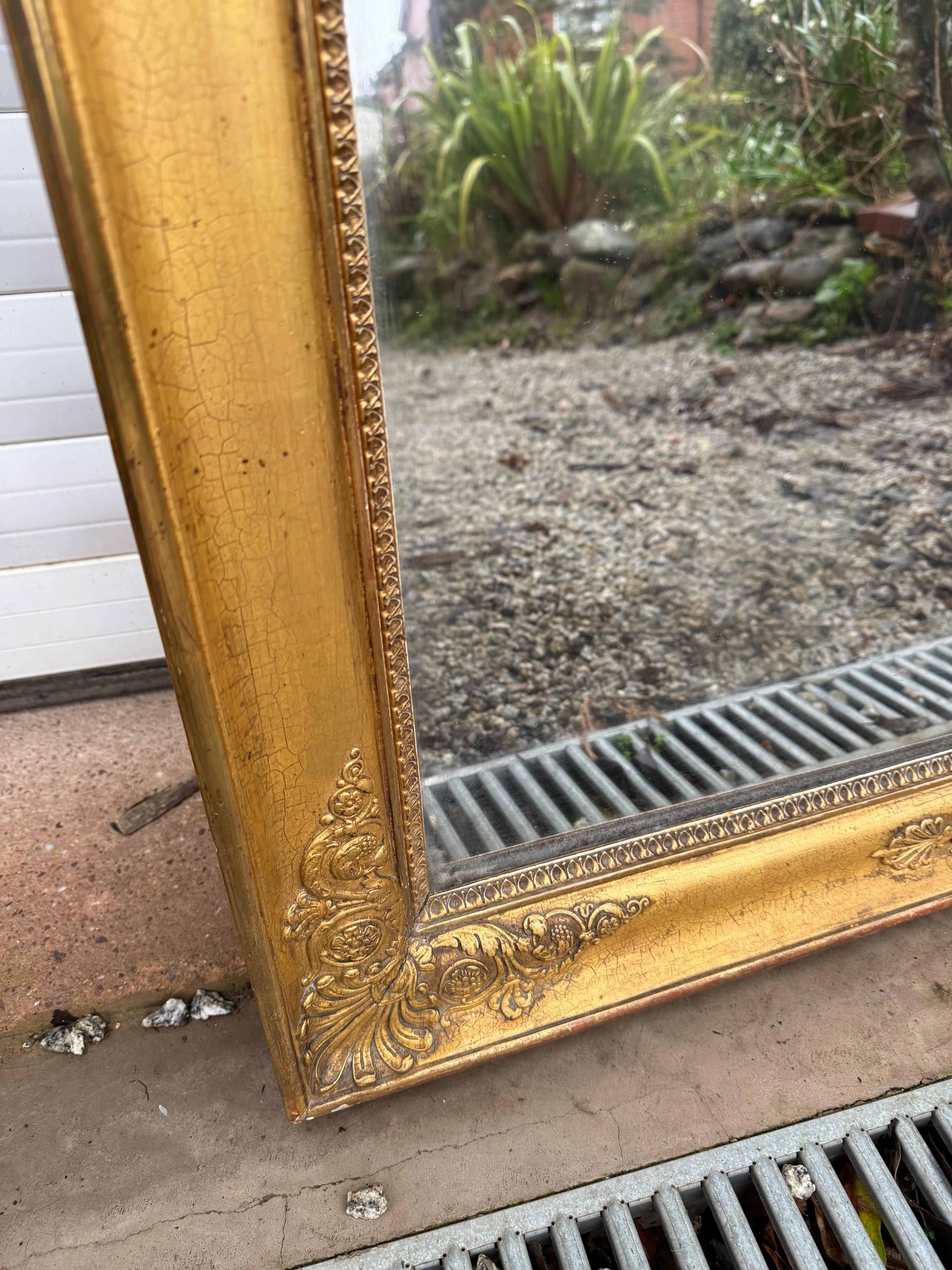 Magnifique miroir mural doré du 19ème siècle, style empire en vente 1