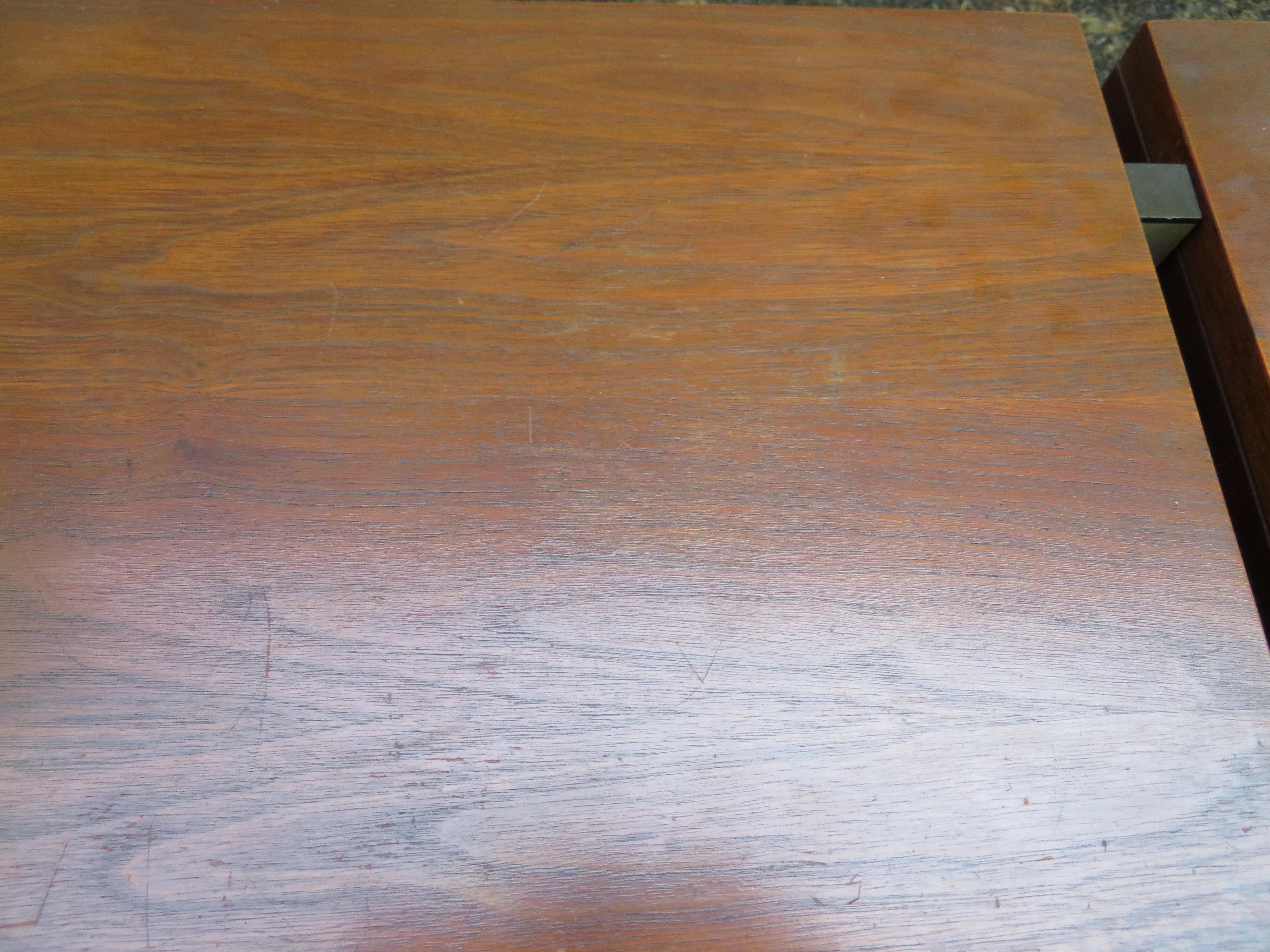 Maravilloso mueble alto independiente de 3 módulos en madera de nogal Stanley Mid-Century Modern en venta 7