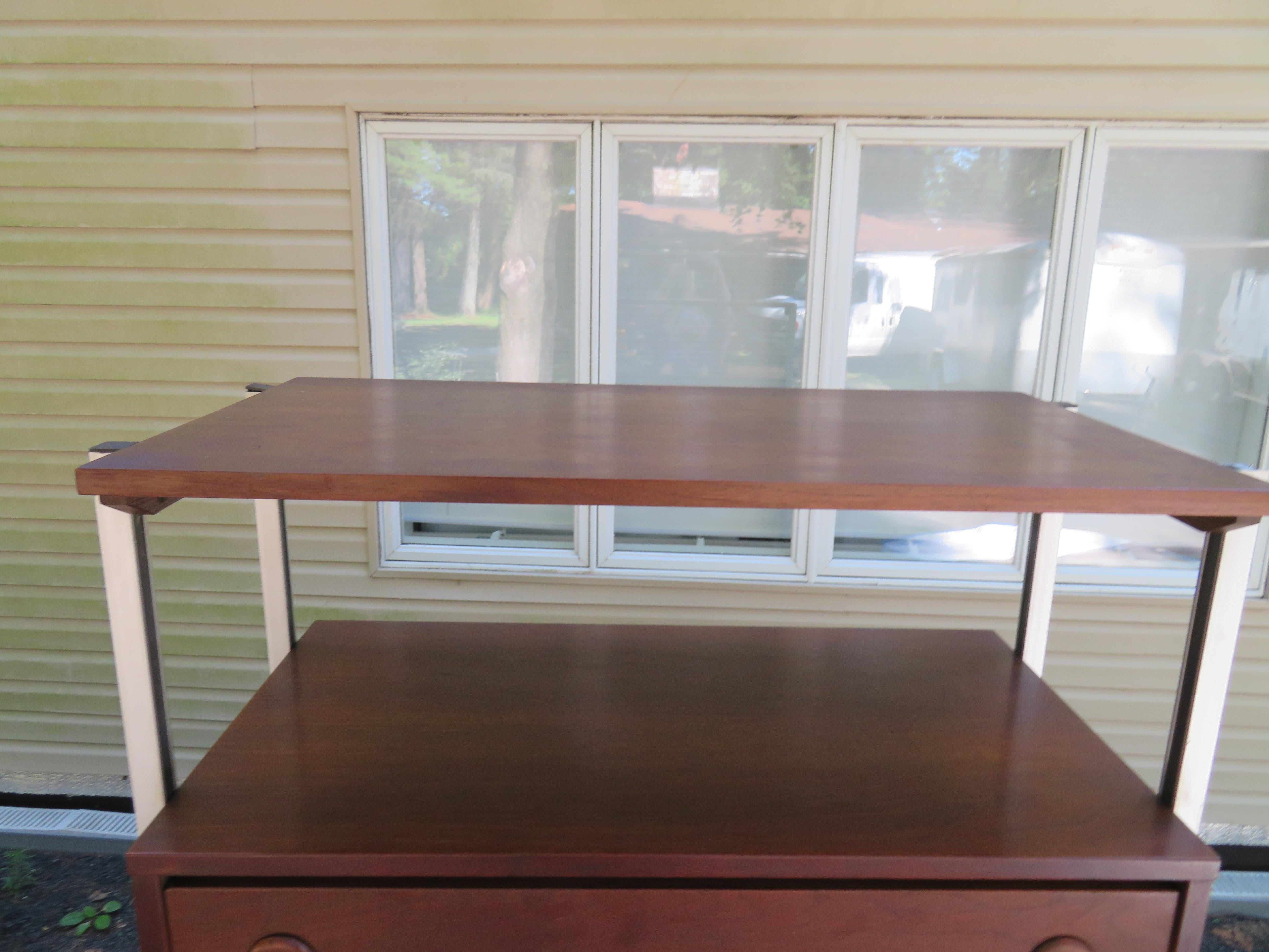 Wonderful 3 Bay Freestanding Walnut Wall Unit Stanley Mid-Century Modern For Sale 7