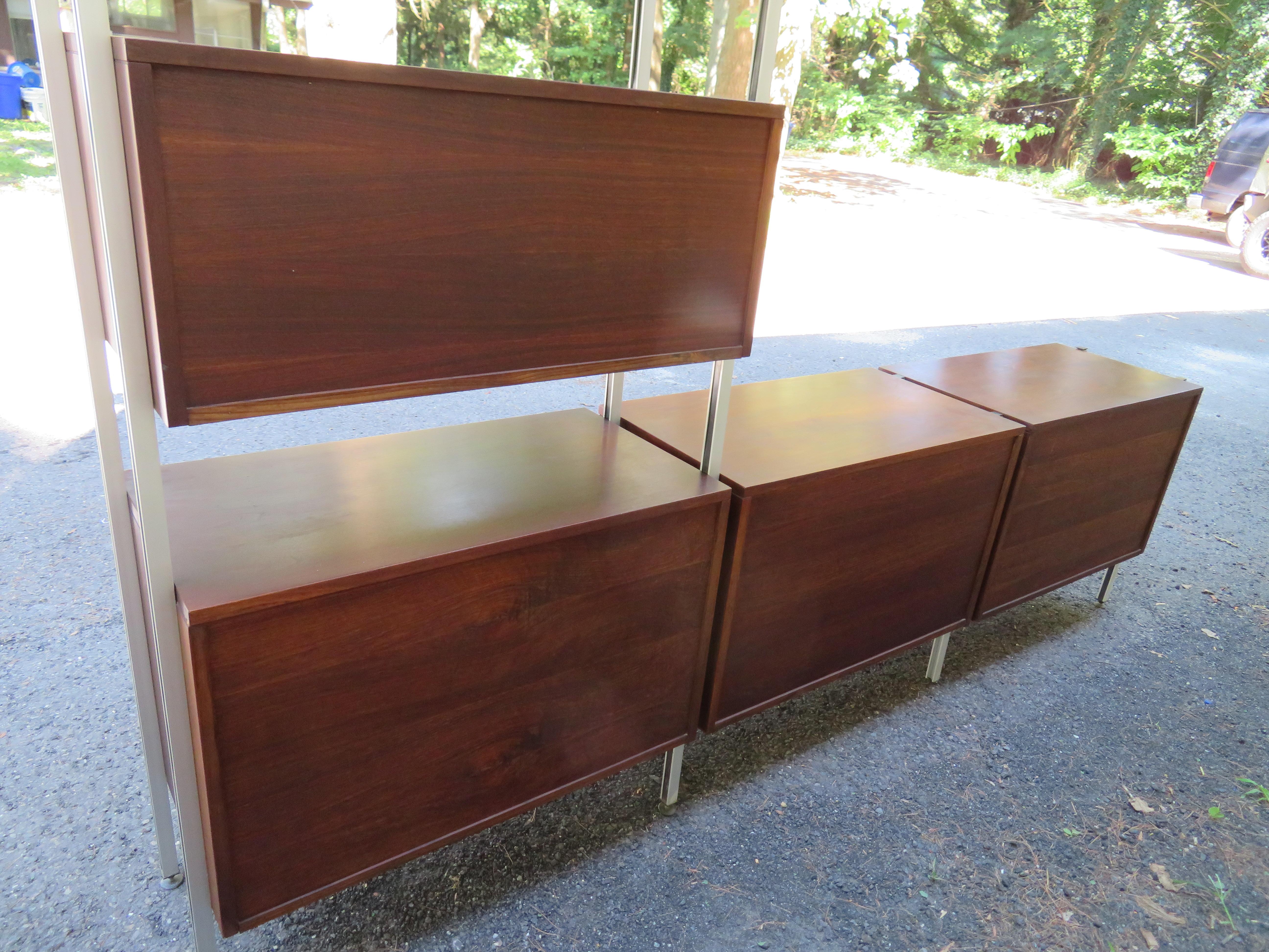 Wonderful 3 Bay Freestanding Walnut Wall Unit Stanley Mid-Century Modern For Sale 11