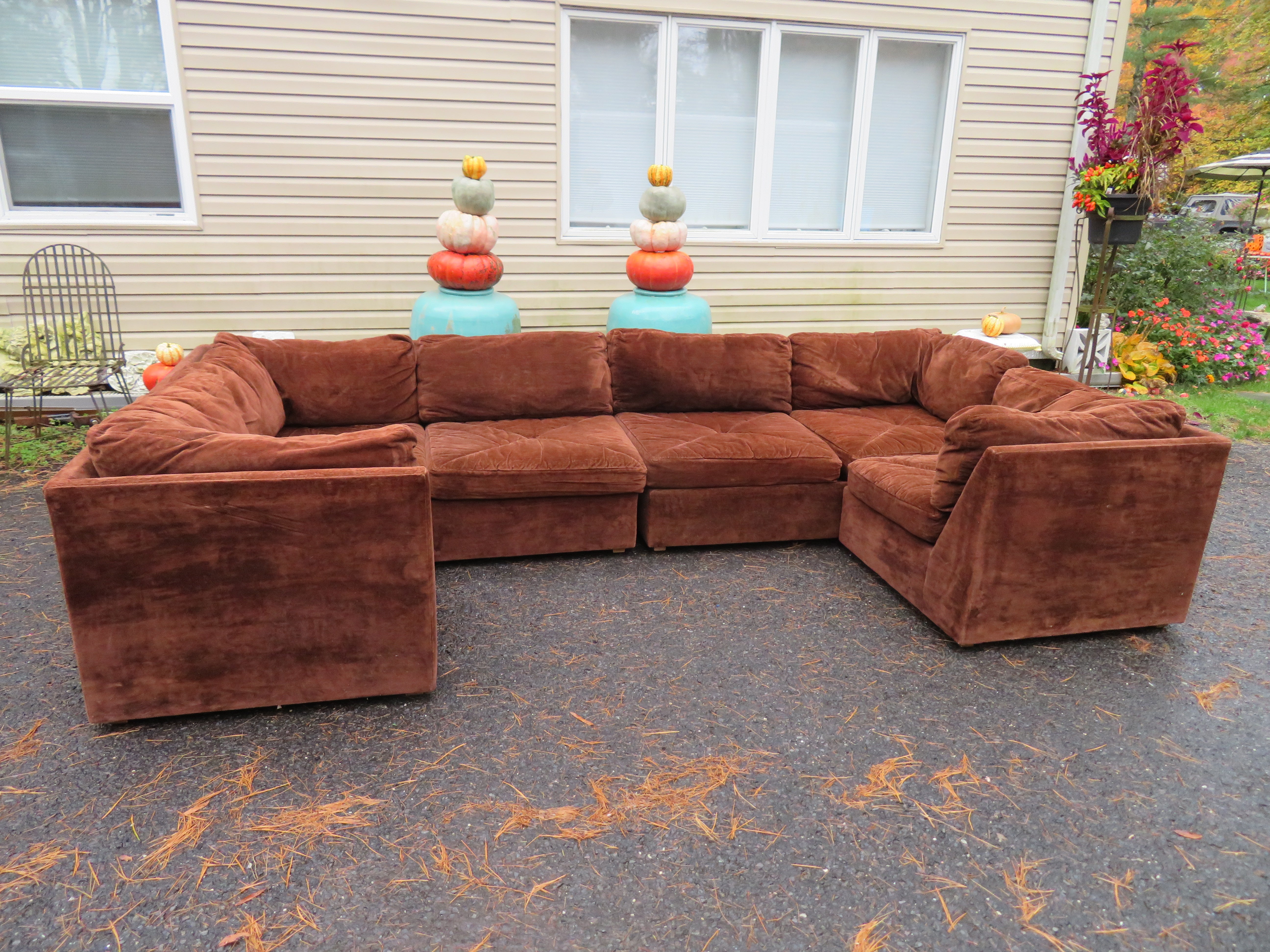 Wonderful 4-piece Milo Baughman style cube sofa sectional. This set consists of 2 one arm loveseats and 2 corner sections. This set can be set up as 2 sofas or as one big sectional-see photos. The one-arm loveseat pieces measure 28.5