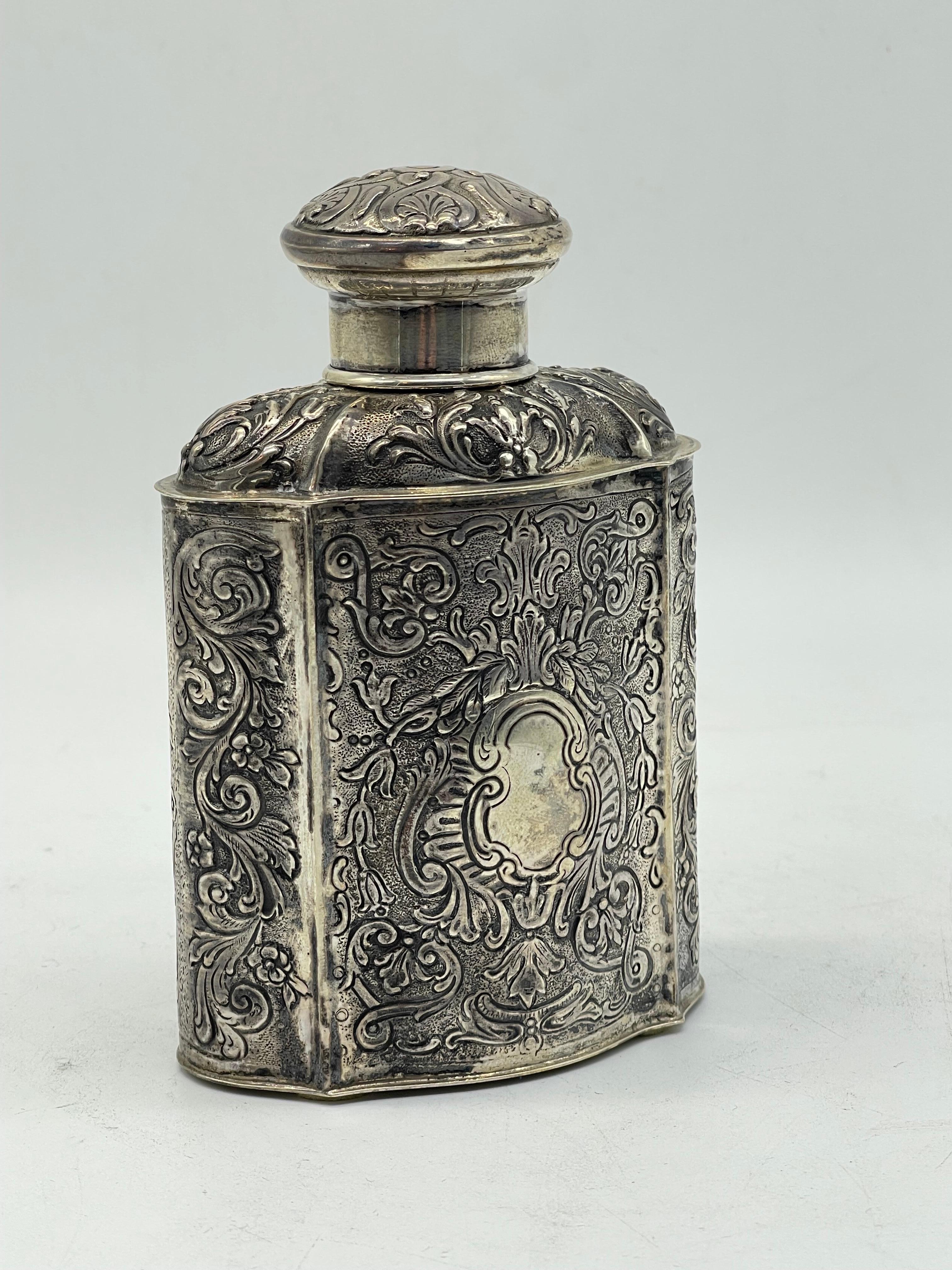 Antique 835 Silver Tea Caddy - lidded Box 

Christoph Widmann Germany handmade
Half moon & crown
 
Weight: 229 grams

The condition can be seen in the pictures.