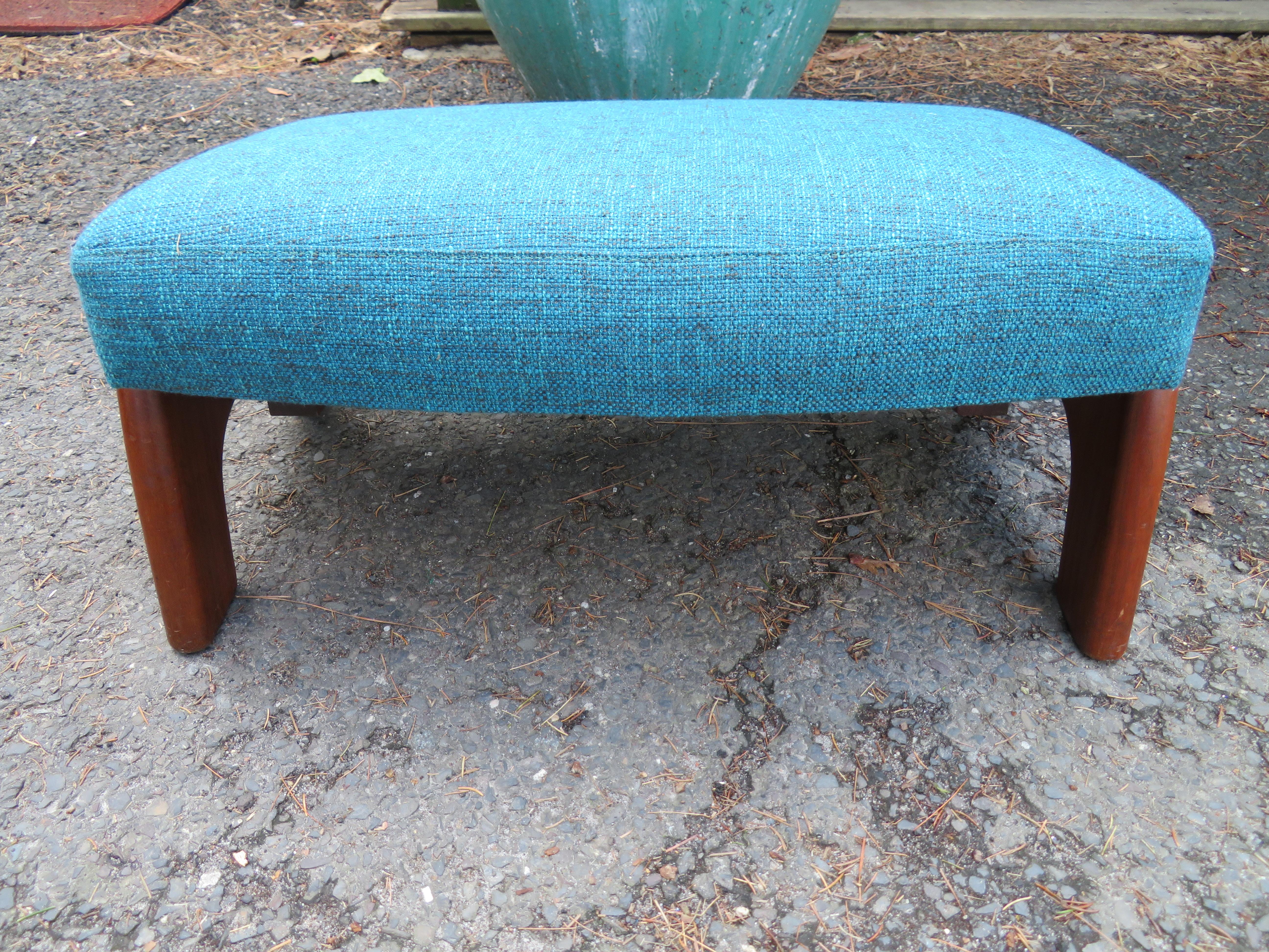 Wonderful Adrian Pearsall ottoman for the crescent lounge chair. This piece was made to use with the crescent chaise lounge but can be used with any chair really. It has a slightly curved front that fits nicely with the concave end of chaise lounge