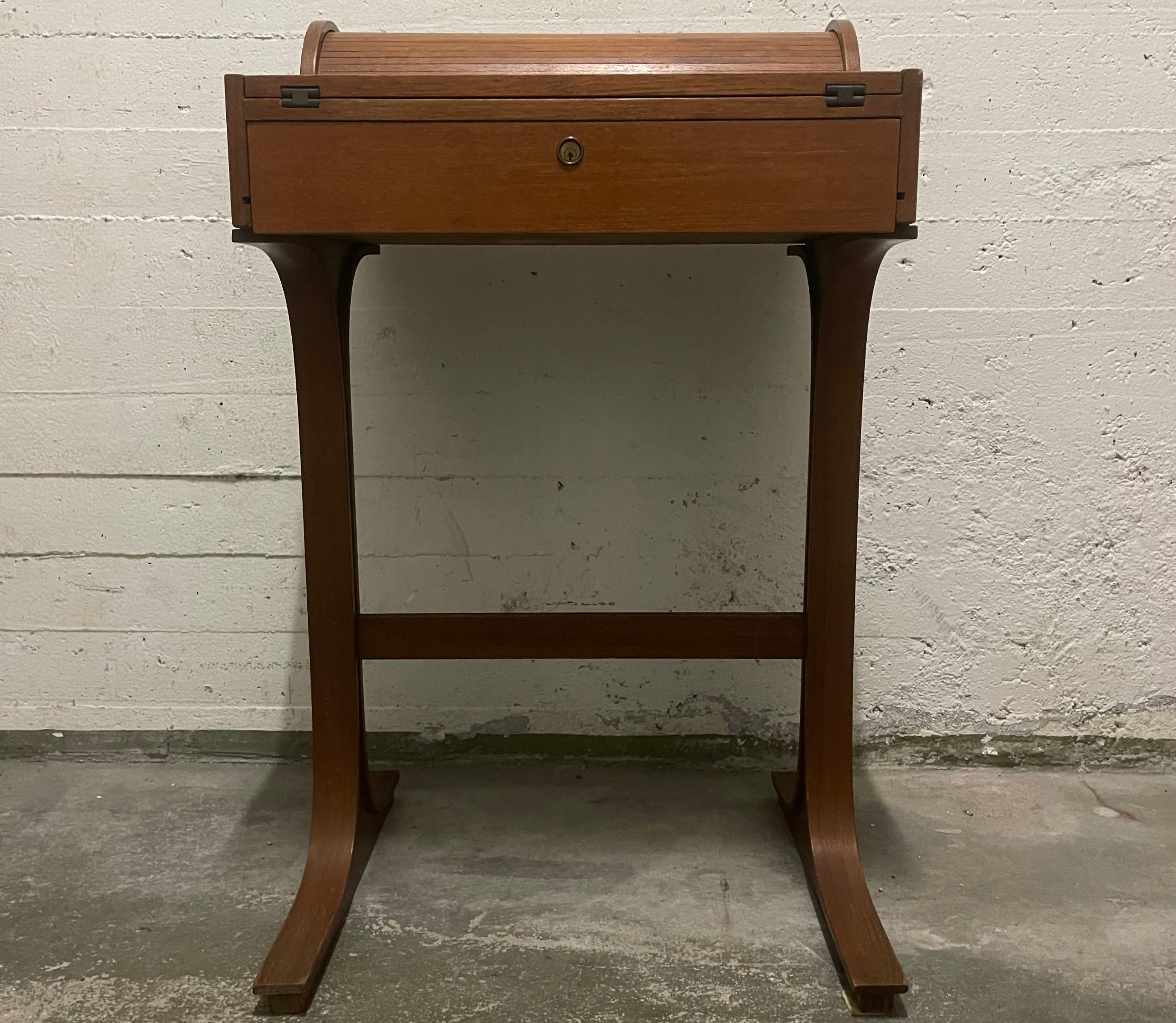 Very rare and elegant small desk by gianfranco frattini for bernini by opening the drawer the jalousie cover at the back opens. very special piece.