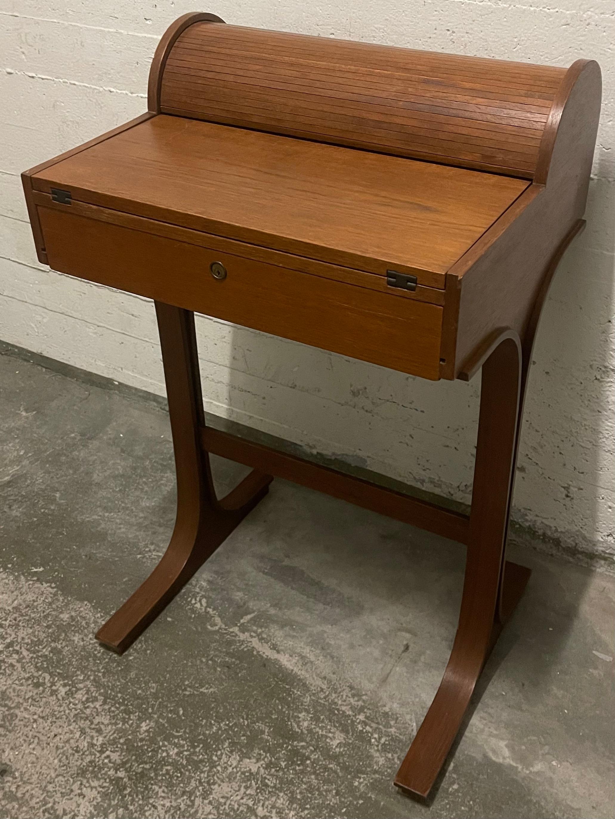 Wonderful, Amazing and Exclusive Frattini Desk In Good Condition For Sale In Munich, DE